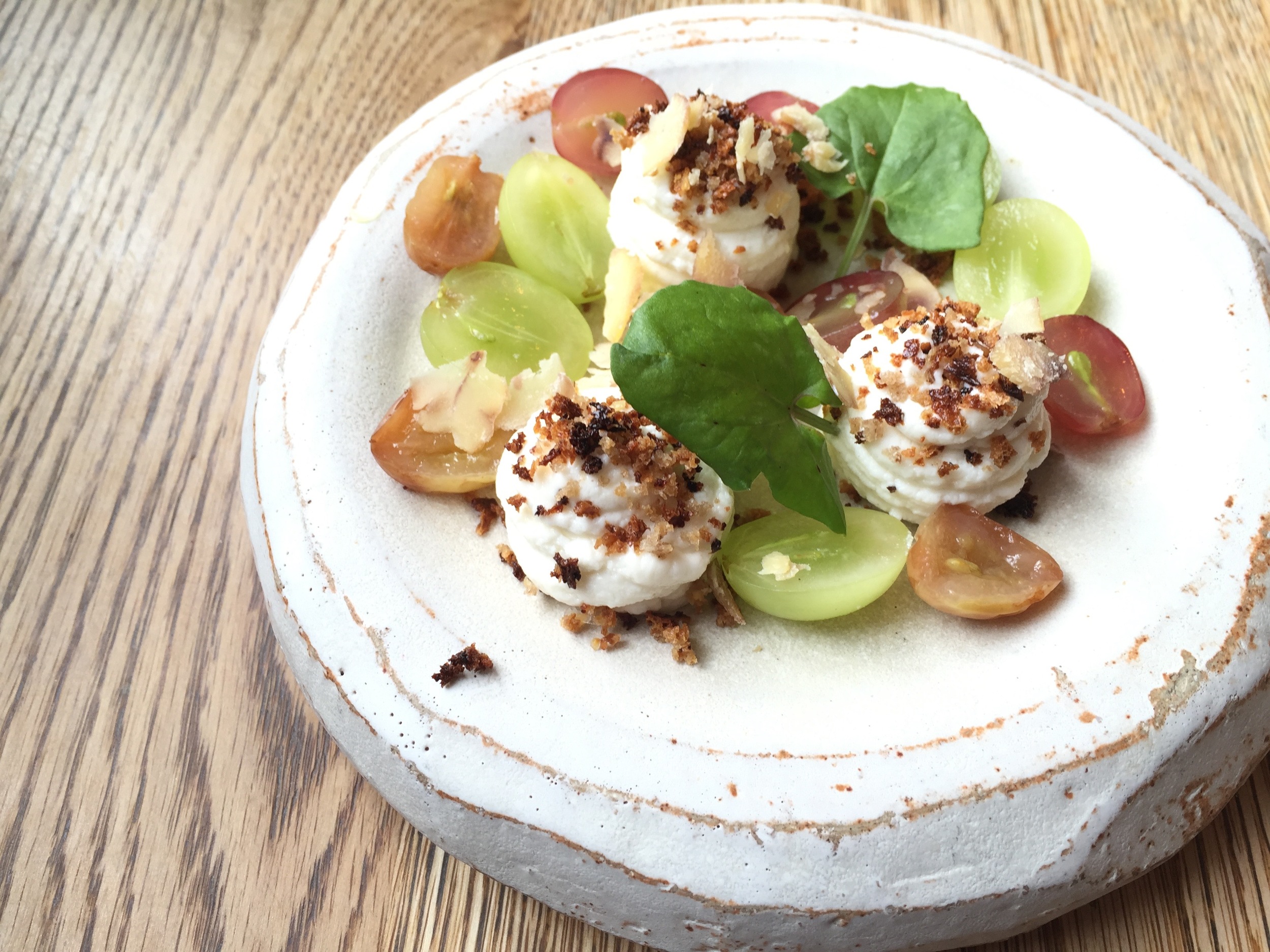 Starter: Grapes with cream cheese