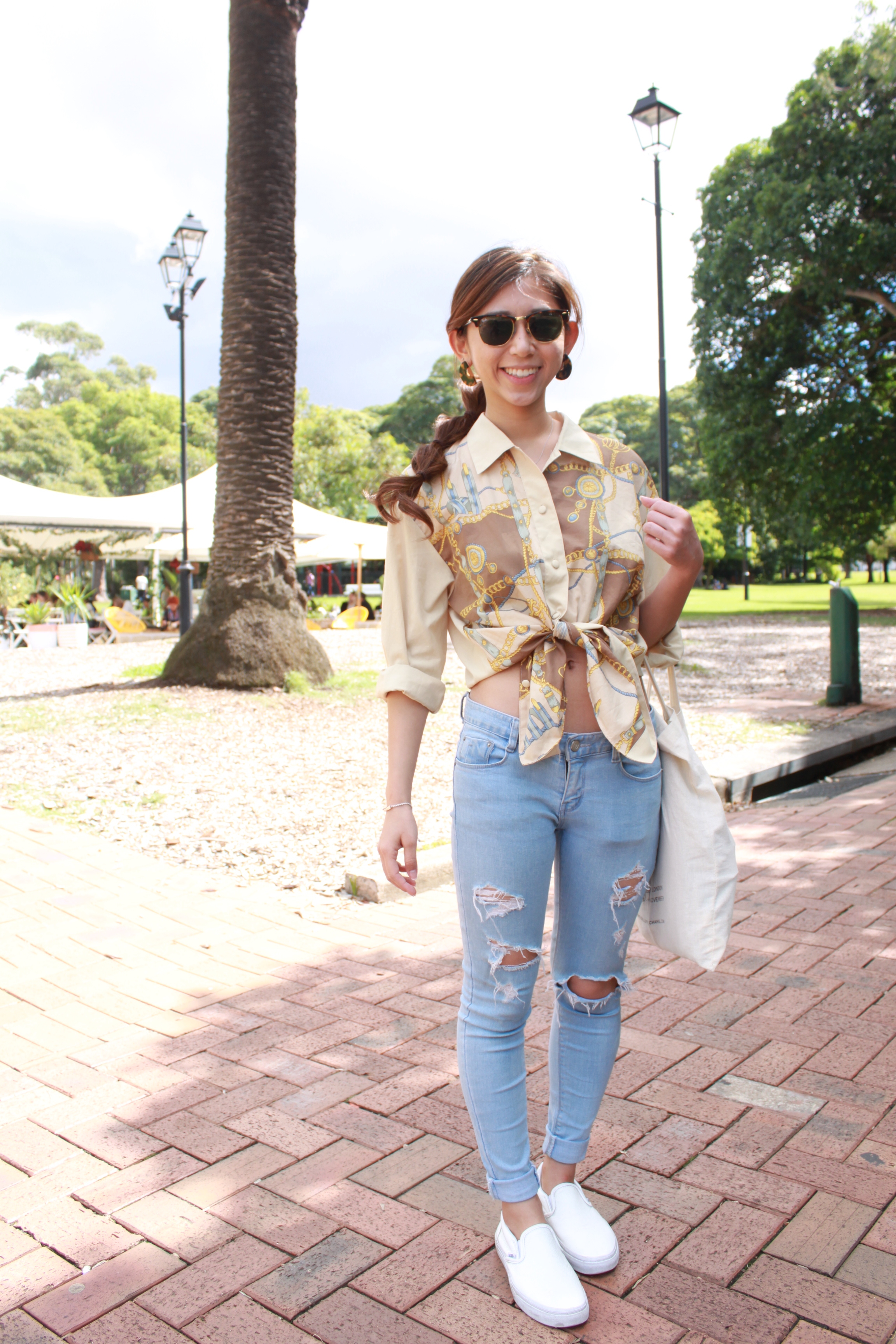 Vintage shirt from Brick Lane (UK) / Hollister ripped washed jeans / Zara tortoiseshell earrings / Vans white leather slip on