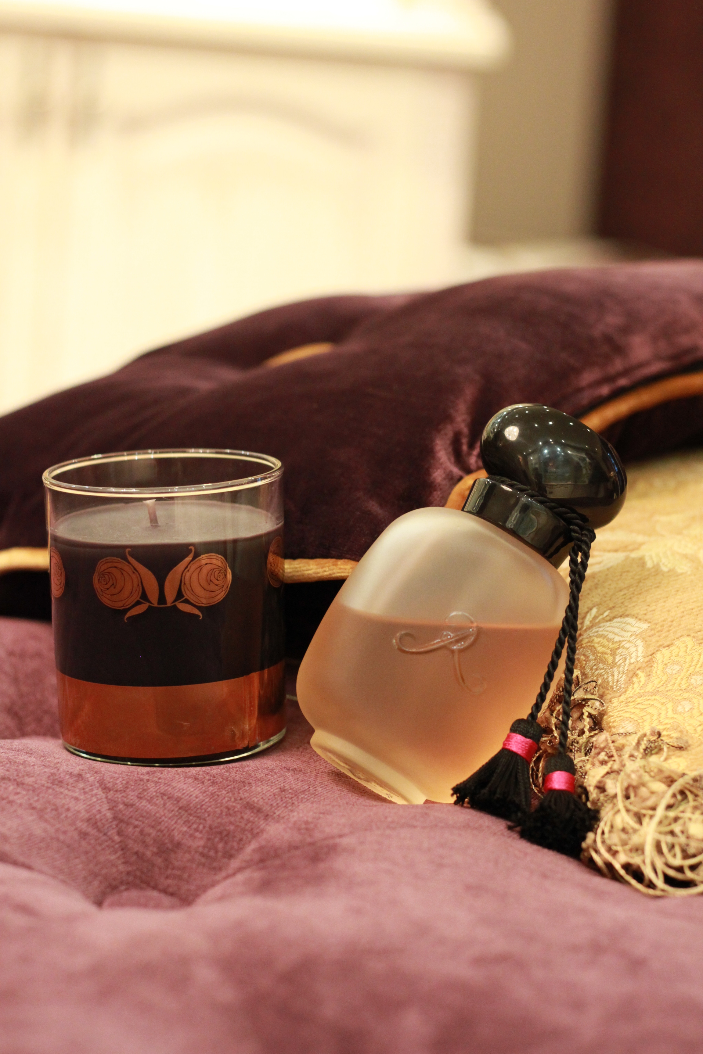 Find the story of The Little Match Girl with LES PARFUMS DE ROSINE
