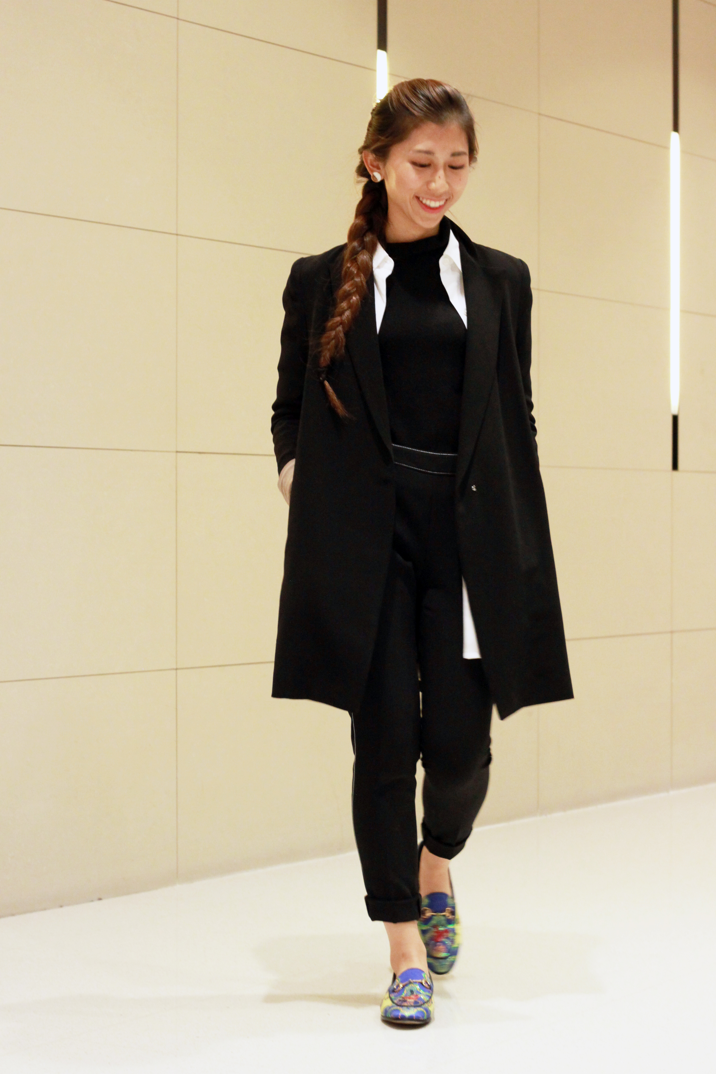 Long black blazer / Theory white shirt / Giordano Ladies cashmere black knit / Giordano Ladies pyjamas pant / Gucci Jordaan horsebit-detailed jacquard loafers