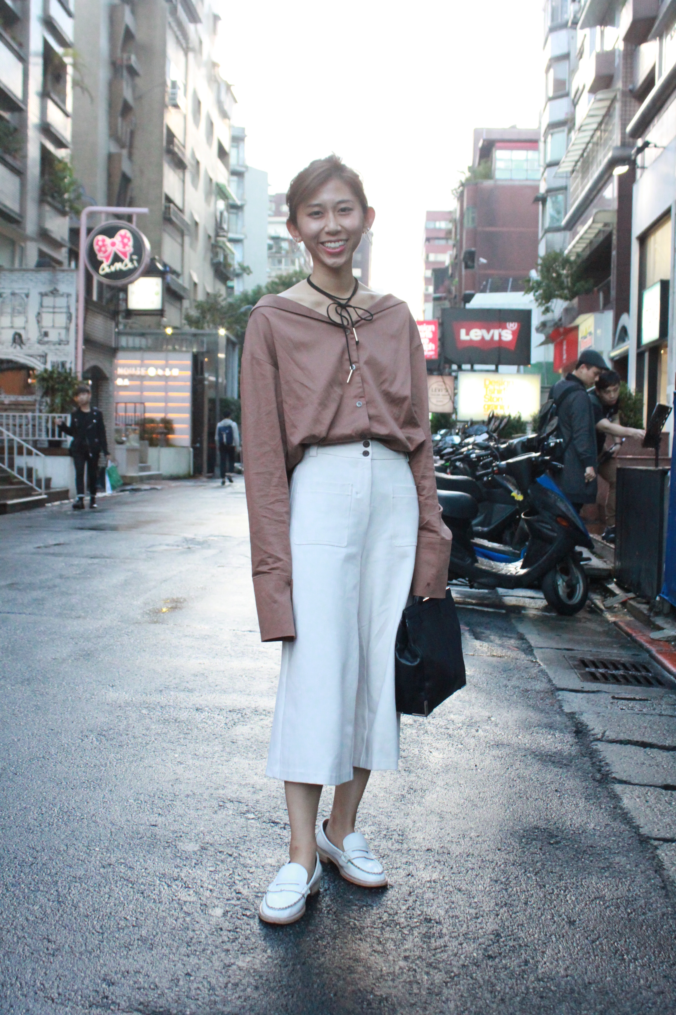 #Nude (Taiwan) brown shirt / Giordano Ladies wide pants / Placebo white loafers
