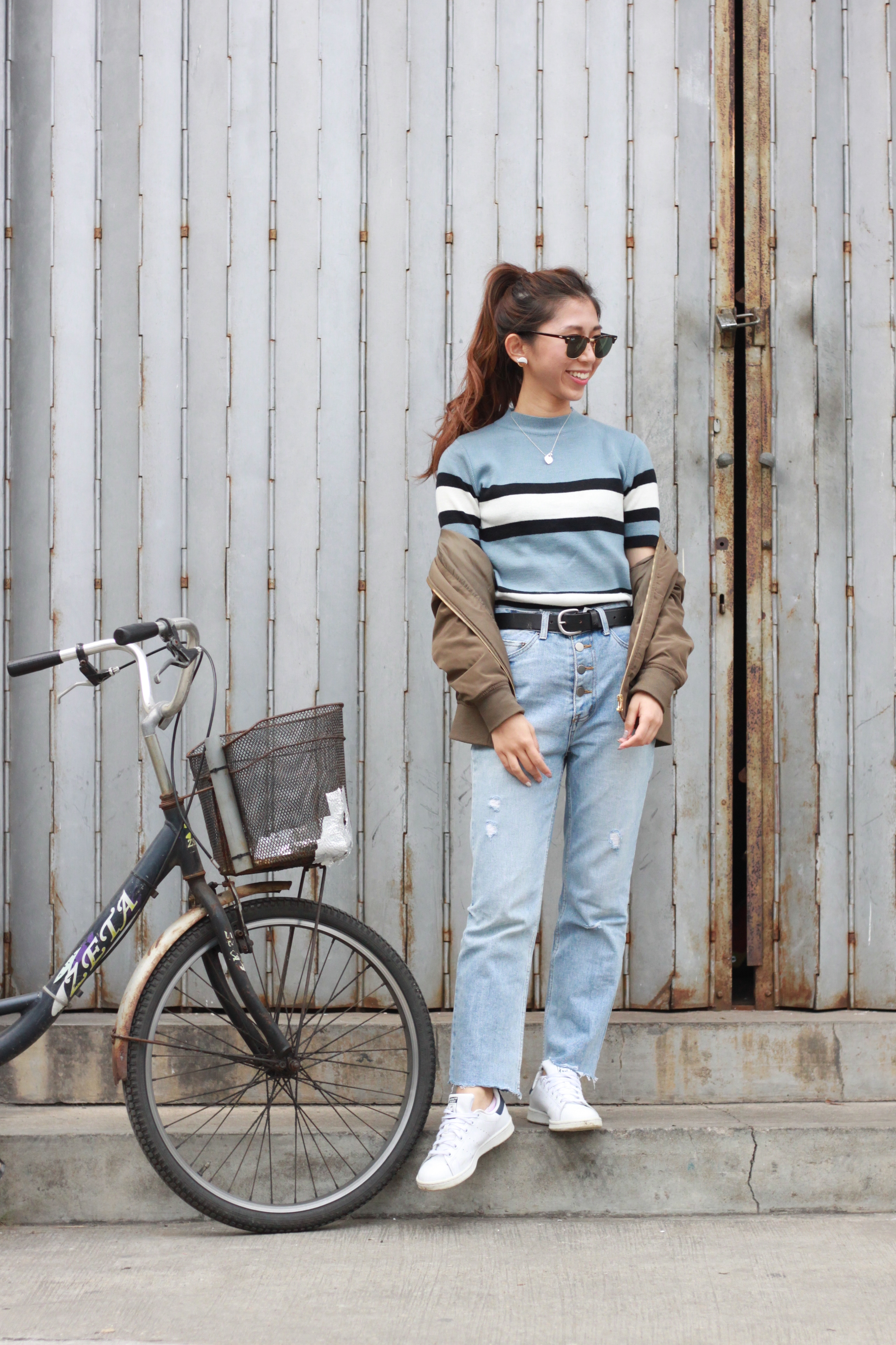 Vintage top from Mum / #Nude flared jeans / Adidas Stan Smith / PULL&BEAR bomber jacket / Levi's black belt / Rayban club master / DearPostman Full/half earrings
