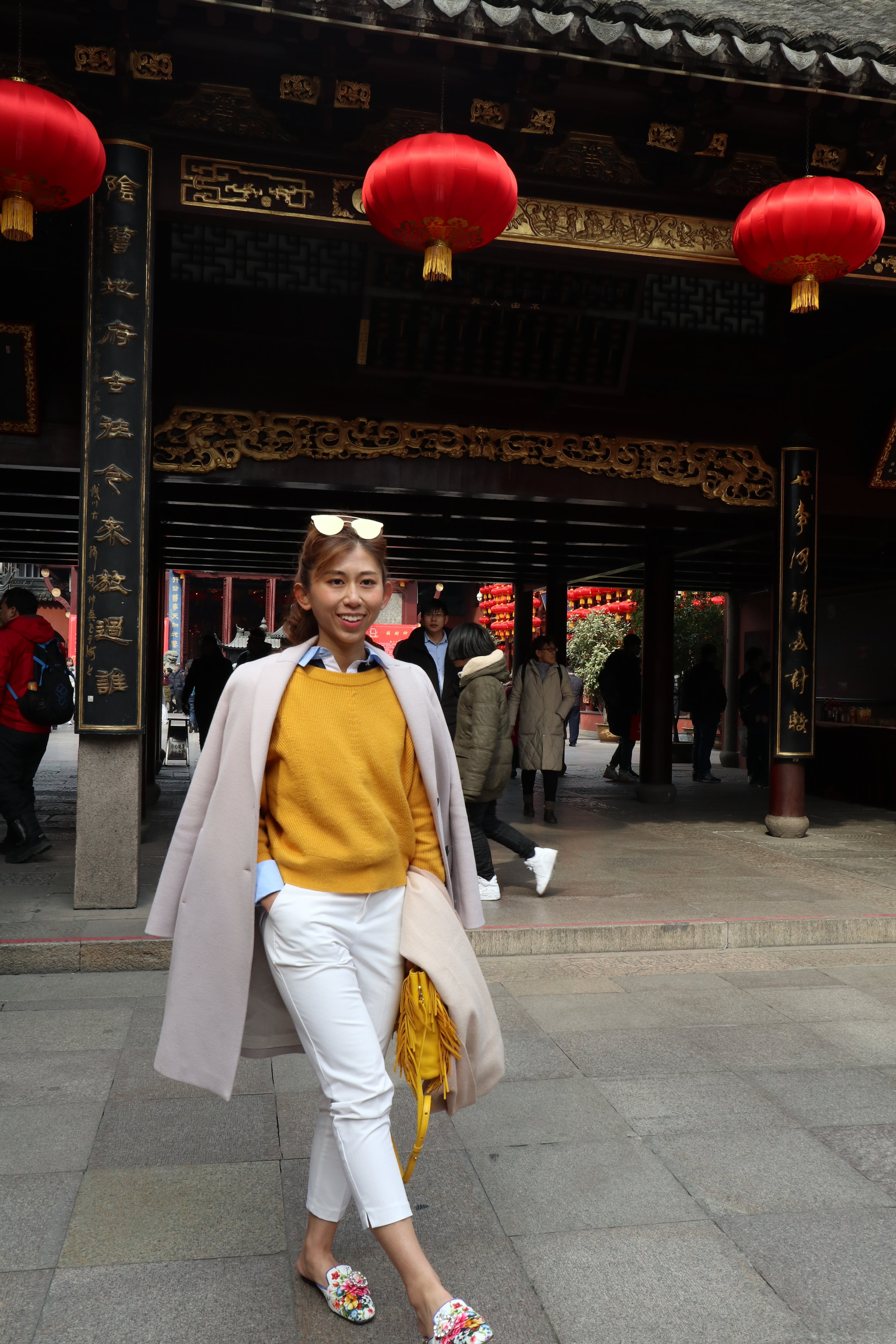 Pennyblack Colour block blouse with fringe / Zara diagonal knit sweater (mustard) / White cropped pants / Dolce & Gabbana Jackie Majolica-print slides / Pennyblack dusty pink coat / Zara scarf / Maje lambskin M bag (yellow)