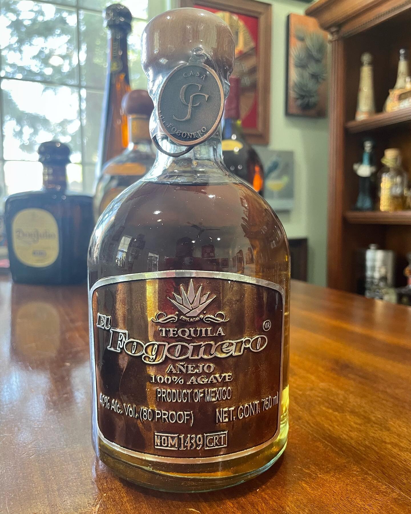 El Fogonero produces its portfolio of ultra premium tequilas in Jalisco&rsquo;s lowlands of Amatitan🥂 The anejo expression is aged for 18 months and is a fantastic after dinner sipper with tasting notes of cream soda, caramel, and roasted agave👌🏽 