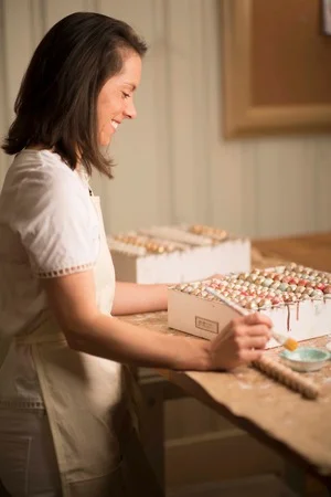Painting Wooden Beads from thesercystudio.com
