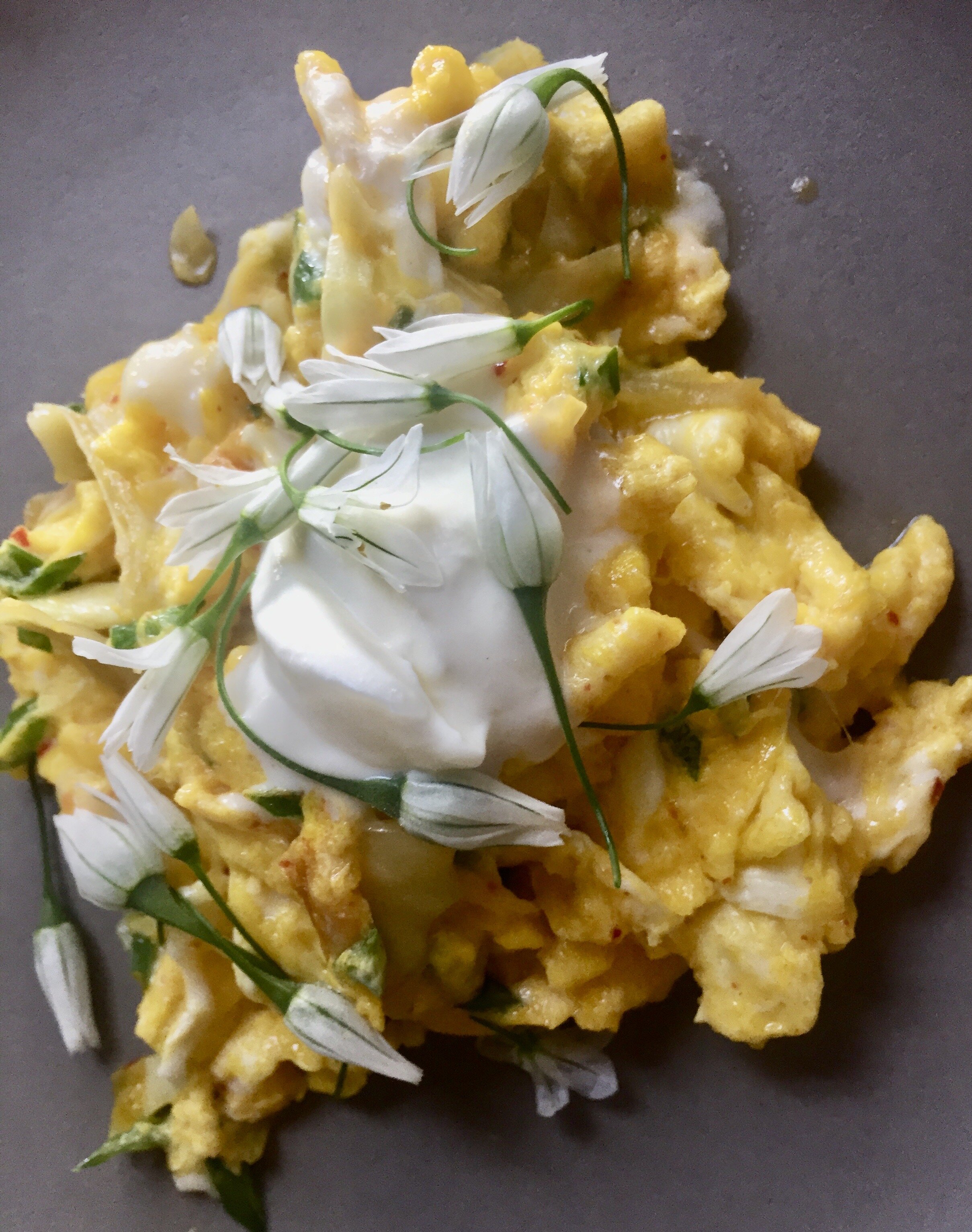Scrambled eggs with wild onions
