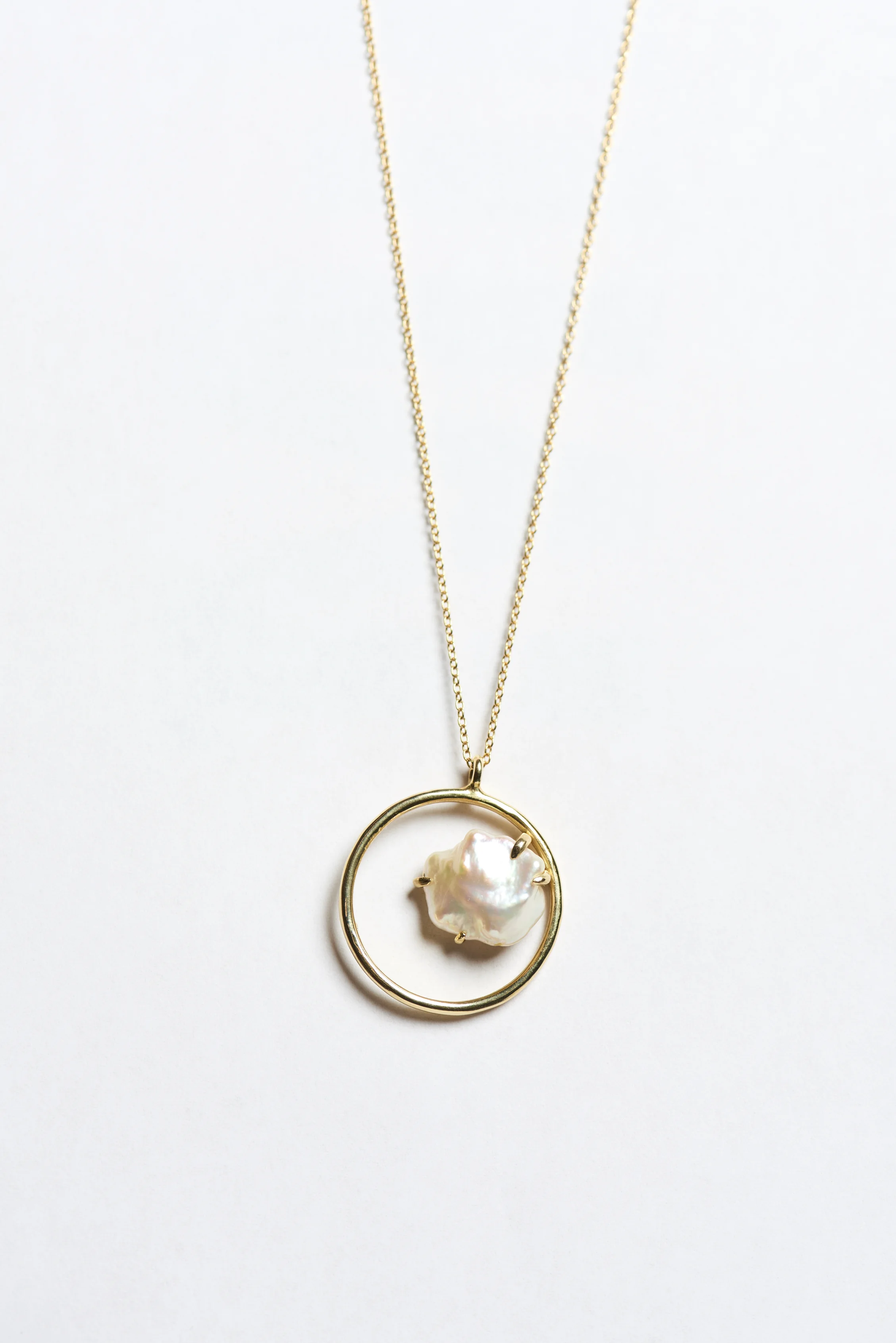 Pearl Slice Circle Necklace