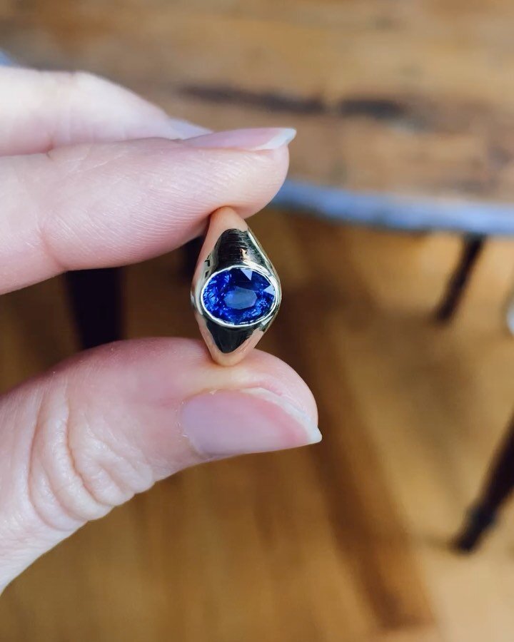 Starting off the New Year with a mesmerizing 1.24 carat Sri Lankan Sapphire whose ocean blue is so deep we want to jump right in. 

We crafted this custom pinky signet, set in 14K recycled yellow gold, for a new mom to honor her child&rsquo;s birthst