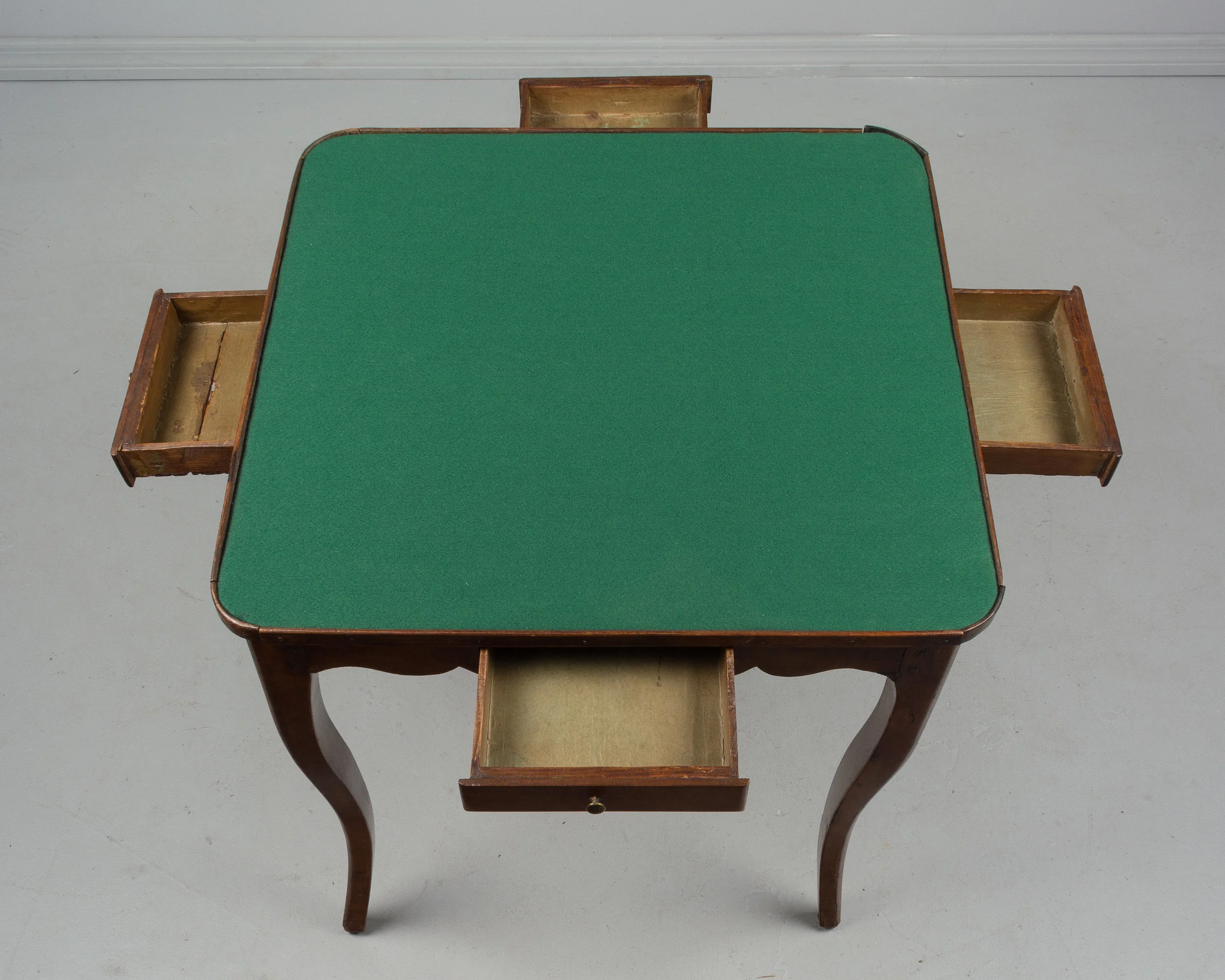French Game Table