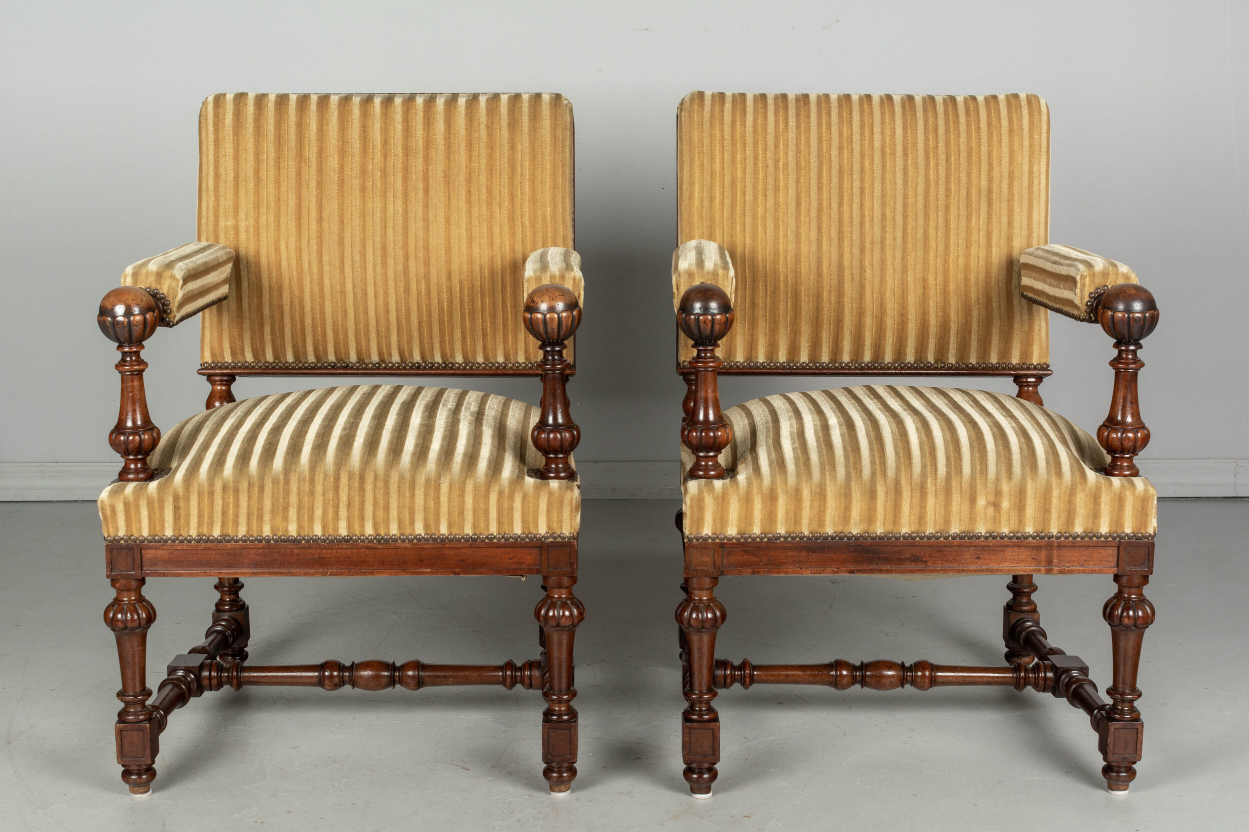 Pair of French, Louis XIV style fauteuils a la Reine