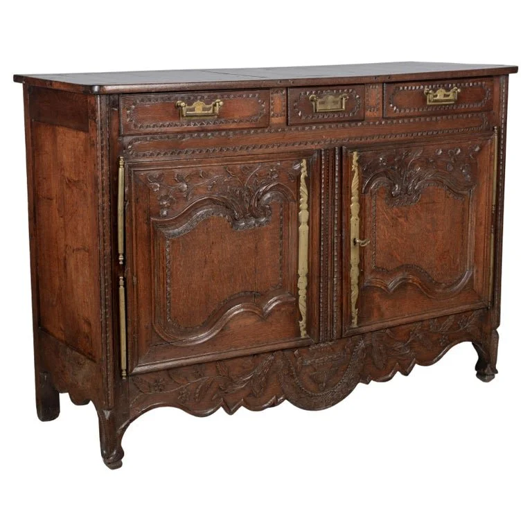 Good 18th c Normandy buffet
#frenchantiques
#countryfrenchantiques
#antiquesideboard #countryfrenchdecor 
#winterparkflorida