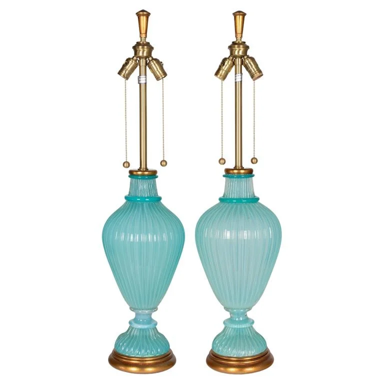 Gorgeous color on this pair of Murano Lamps
#vintagelamps #muranoglass #frenchantiques
#antiquelighting
