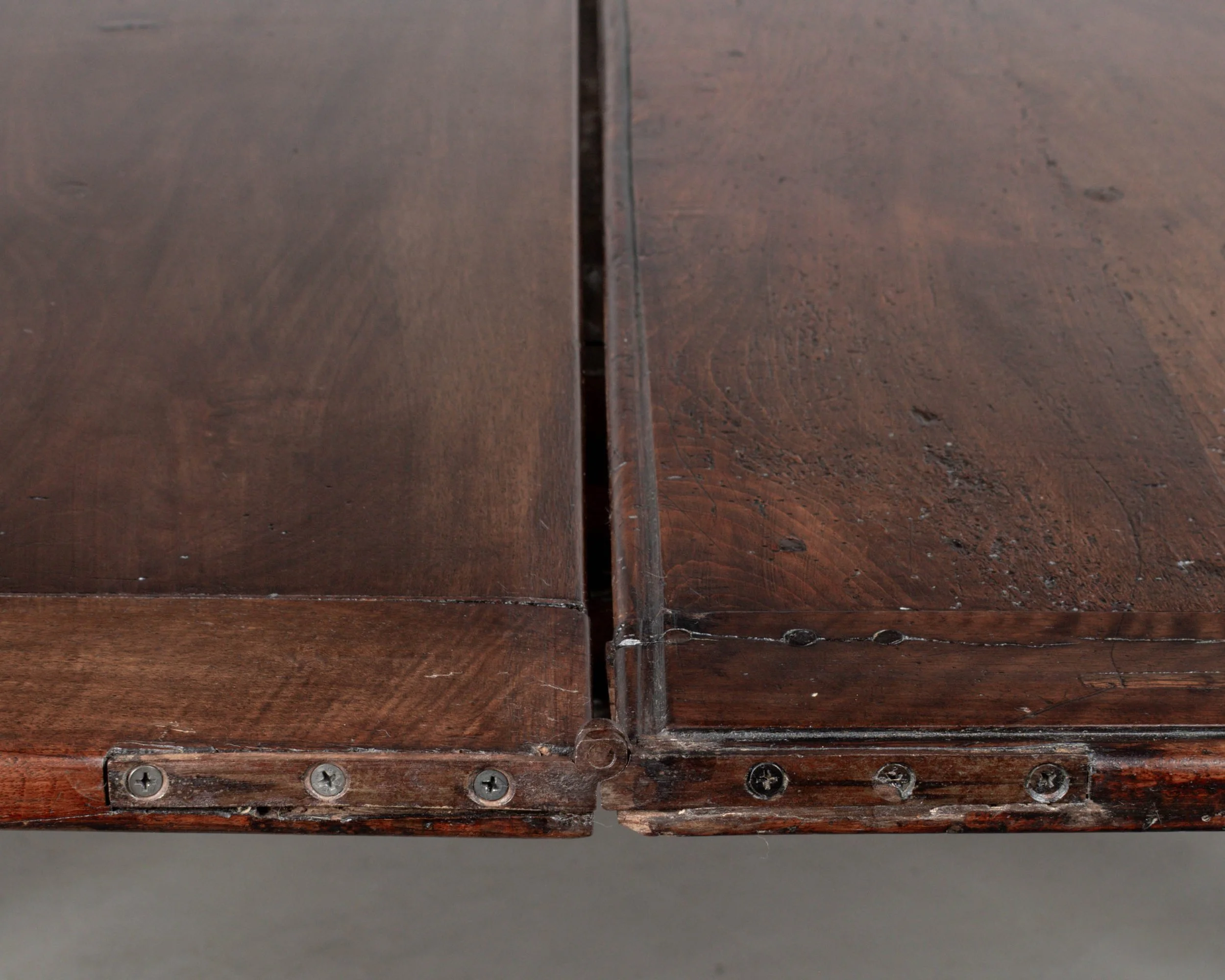 19th Century Italian Portefeuille  or fip top Walnut Dining Table