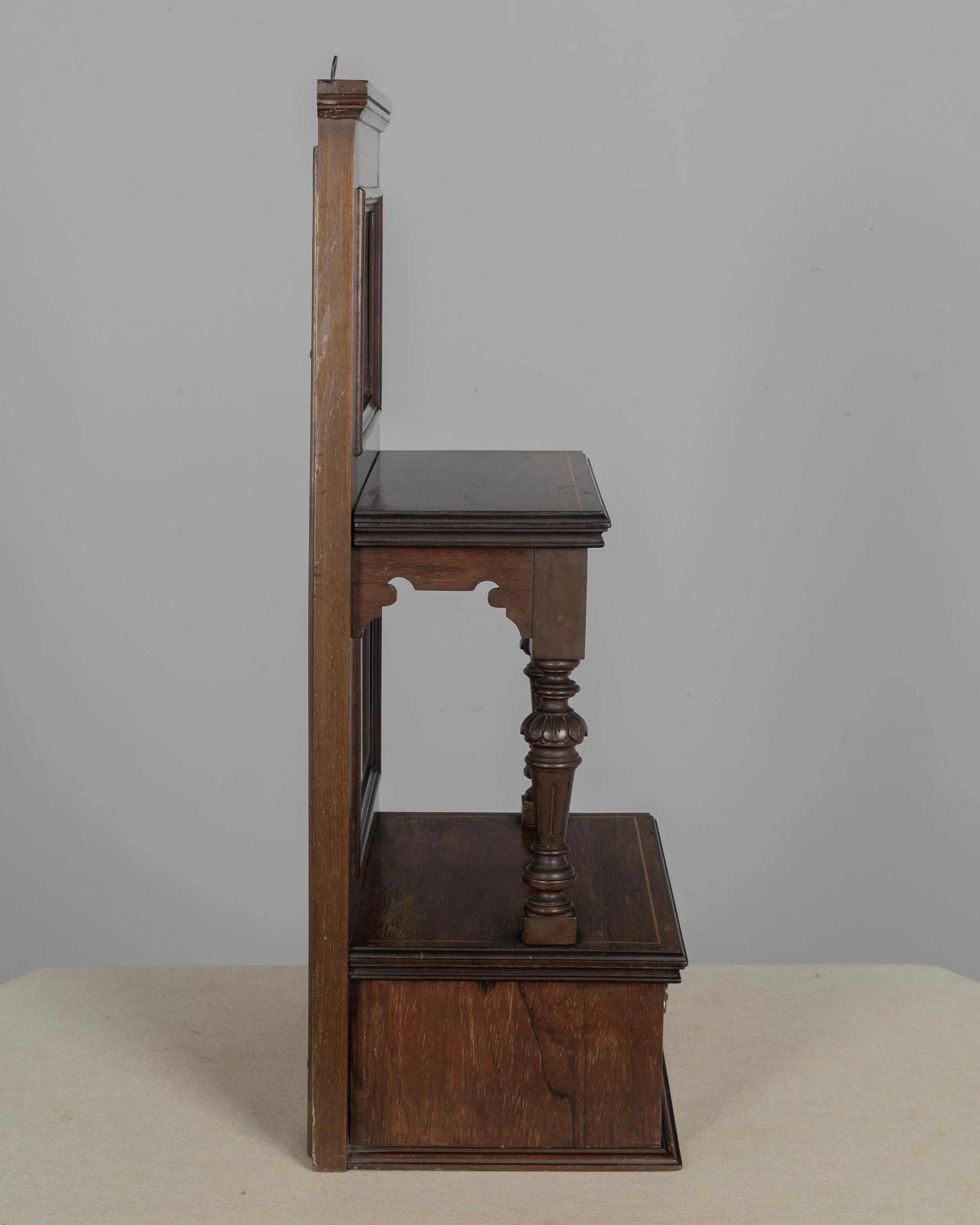A 19th century English Edwardian vitrine constructed using rich, finely grained rosewood with contrasting satinwood marquetry.