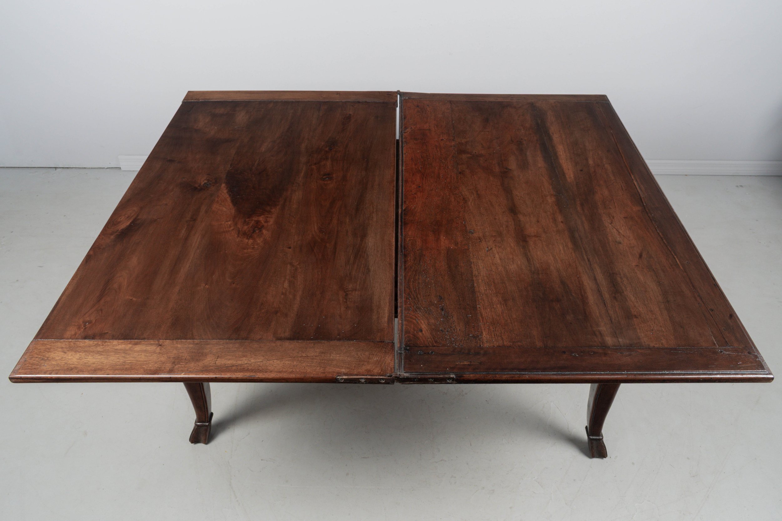 19th Century Italian Portefeuille  or fip top Walnut Dining Table