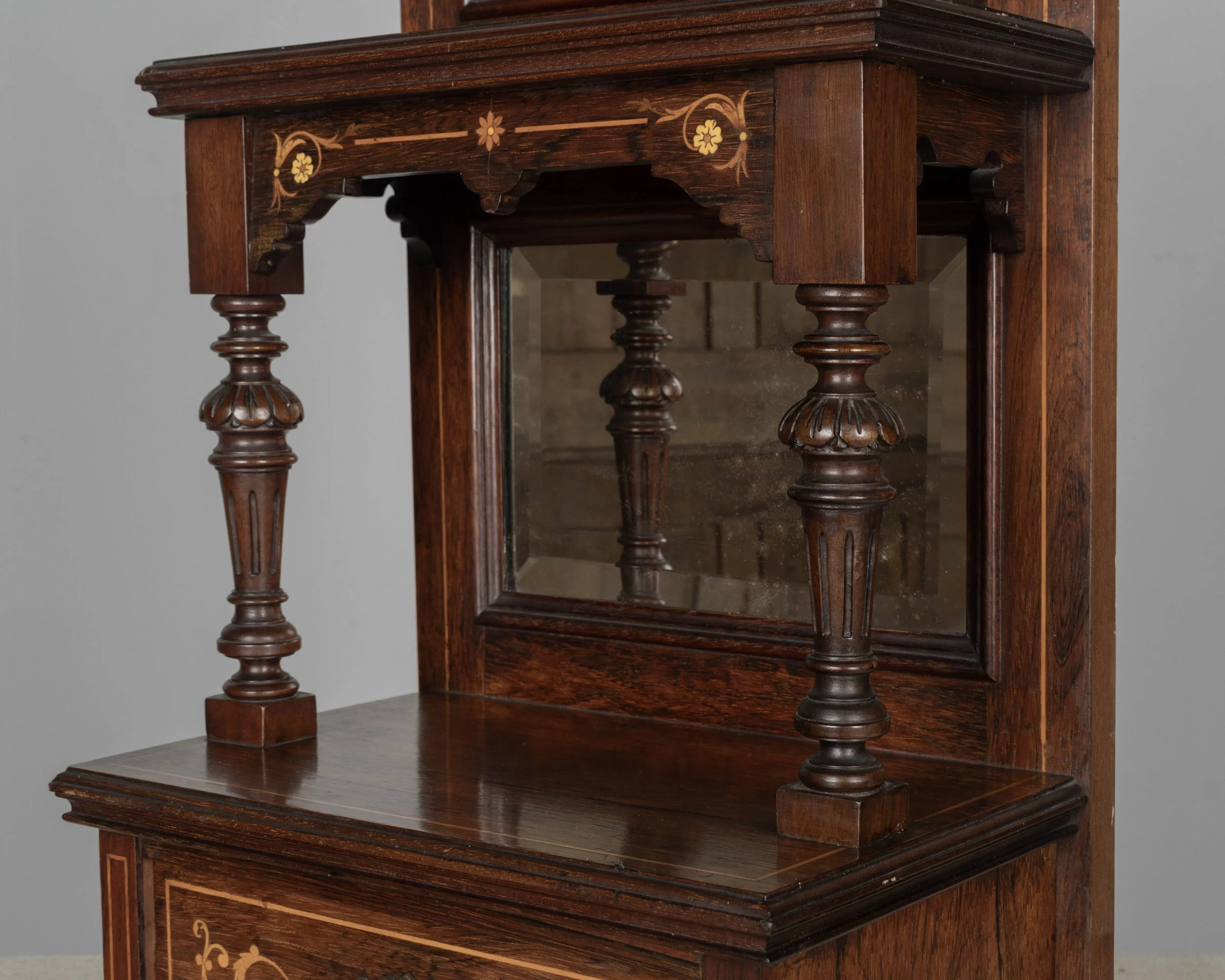 A 19th century English Edwardian vitrine constructed using rich, finely grained rosewood with contrasting satinwood marquetry.