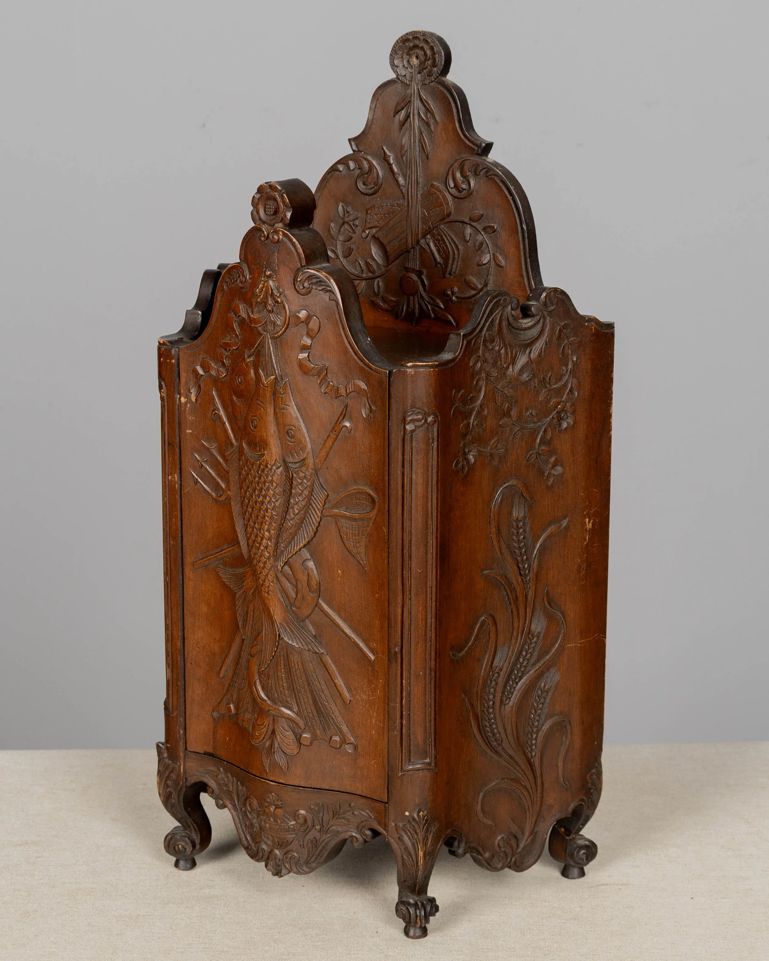 19th century French fariniere made of walnut with nicely detailed hand-carved decorative motifs: