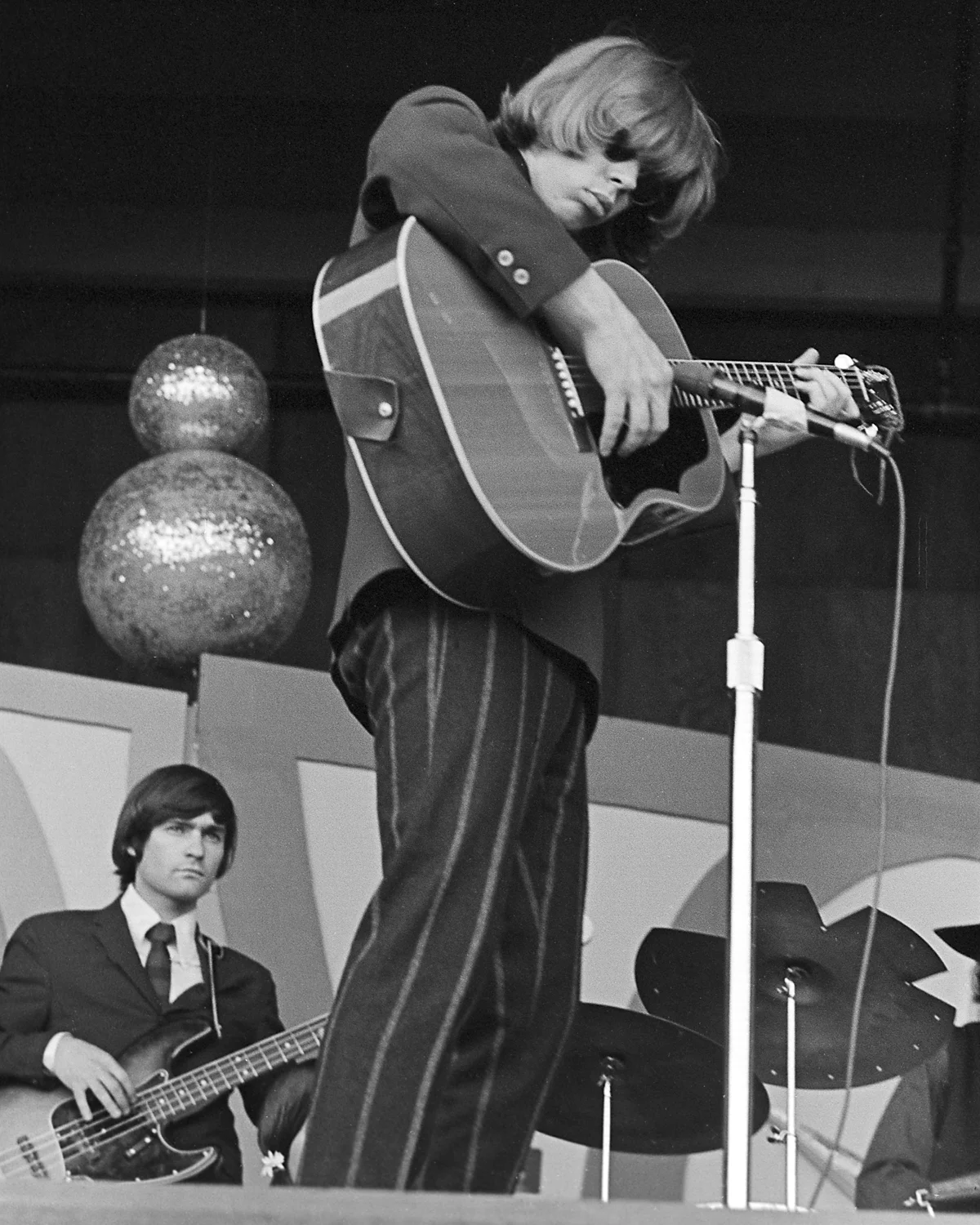 Jack Casady, on a rare occasion playing guitar rather than bass. Marty Balin took over bass on this song.
