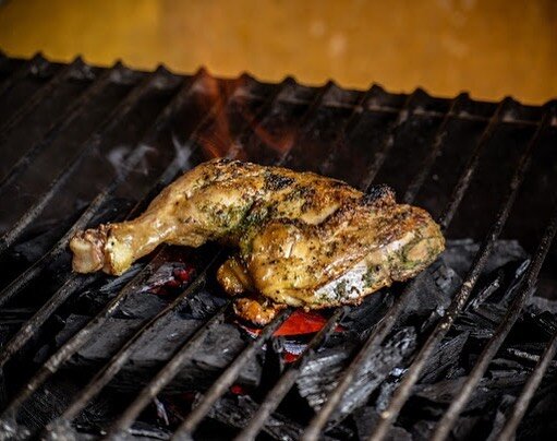 It&rsquo;s Sunday. Start the grill. 🔥🍗 #tasteantigua #guatemalanfood #foodblogger #streetfood #foodblog #foodie #food #foodstagram #foodtravel #antiguaguatemala #travelgram #foodtour #foodguide #guatemala #guatemalan #tourist #traveltheworld #trave
