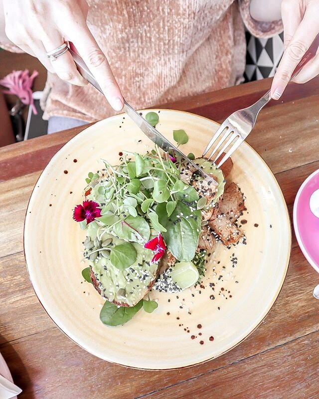 Our crowd favourite // 🥑 ⠀⠀⠀⠀⠀⠀⠀⠀⠀
Smashed Avo w/ pesto, pepitas, black sesame, &amp; kale.