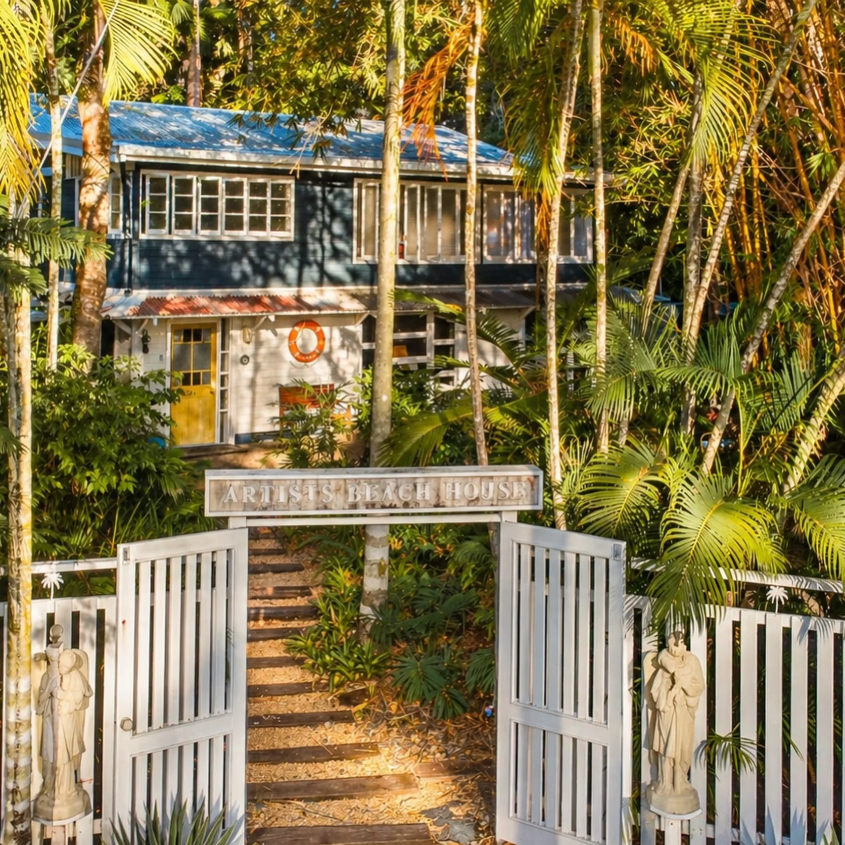 Slow afternoons spent drifting between the pool, the beach and a shady spot with a good book. We have the 9th to the 14th August available. #portdouglas #portdouglasdaintree #artistsbeachhouse
