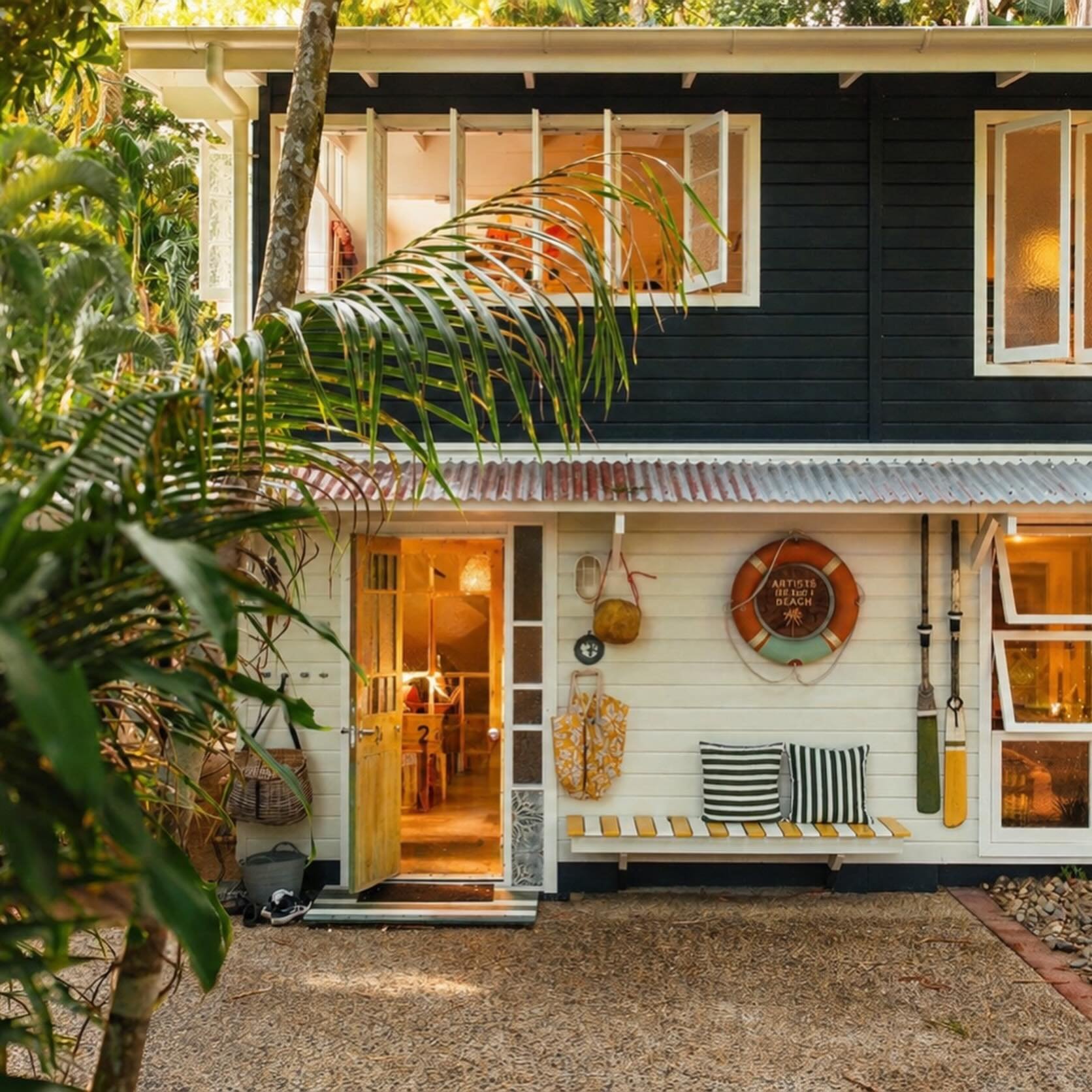 The Artists&rsquo; Beach House: need a winter escape? Spend day dream days wandering to Four Mile Beach, drifting between the pool, the garden and the hammock. We have the 9th to the 14th of August available