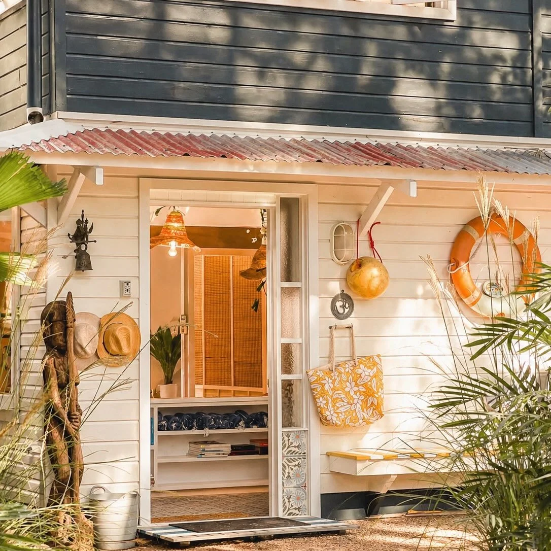At the Artists&rsquo; Beach House we now have 10&ndash;17 October available.
Gather your favourite people for a week of tropical days, long lunches, swims in the pool and slow walks to Four Mile Beach. Always the best rate booking direct #portdouglas