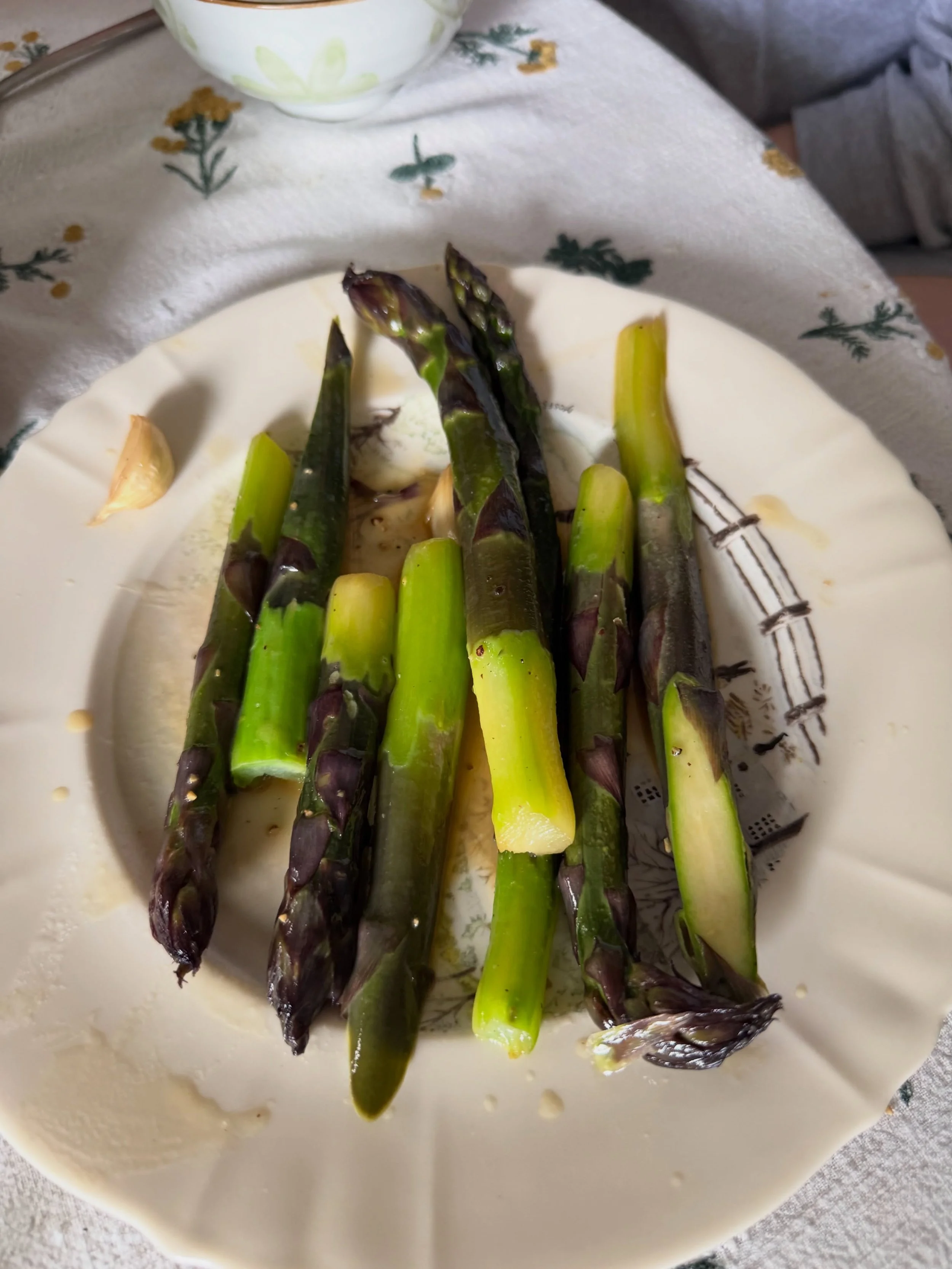 Last month at the farmer&rsquo;s market, I bought a big bouquet of thick purple asparagus. I walked home holding them to my side like flowers, stopping by the corner store to show them off a little. &ldquo;Nice asparagus,&rdquo; the clerk said.

At h