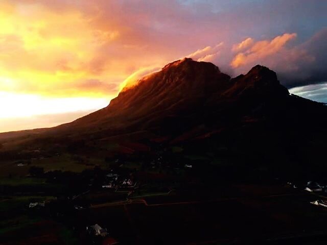 The sun is out after an epic few days of rain. Perfect weather for a glass of red. Enjoy the weekend everybody! .
.
.
#camberley #camberleywines #winefarm #redwine #mountains #winter #storm #sunset #stellenbosch