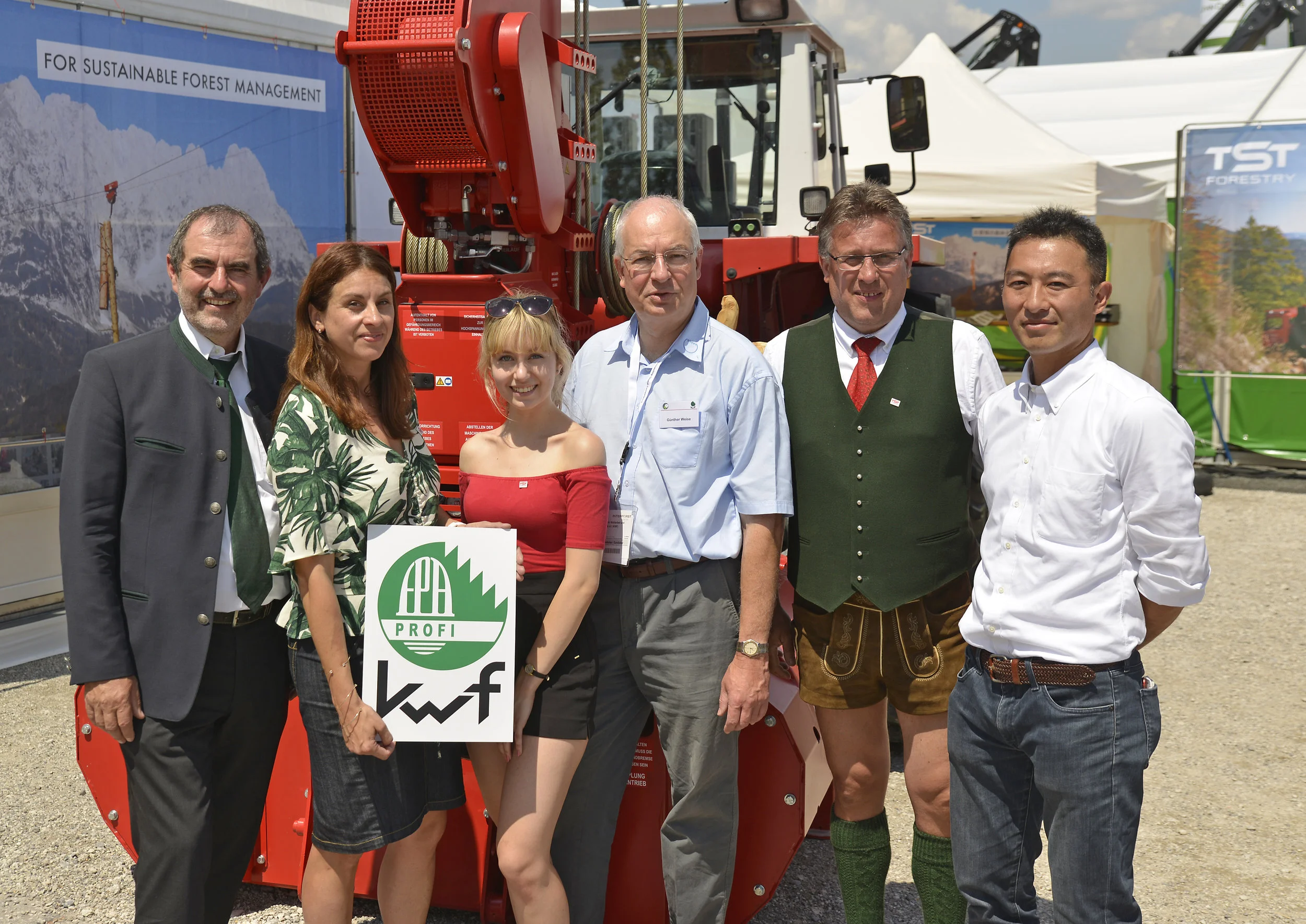 Generalsekretär DI Josef Plank, Tina Tröstl, Isabella Hartwig, Dr. Ing Günther Weise, Johann Tröstl, Yoshiaki Tosa (v.l.n.r.) Foto Credit: Anton Sprenger