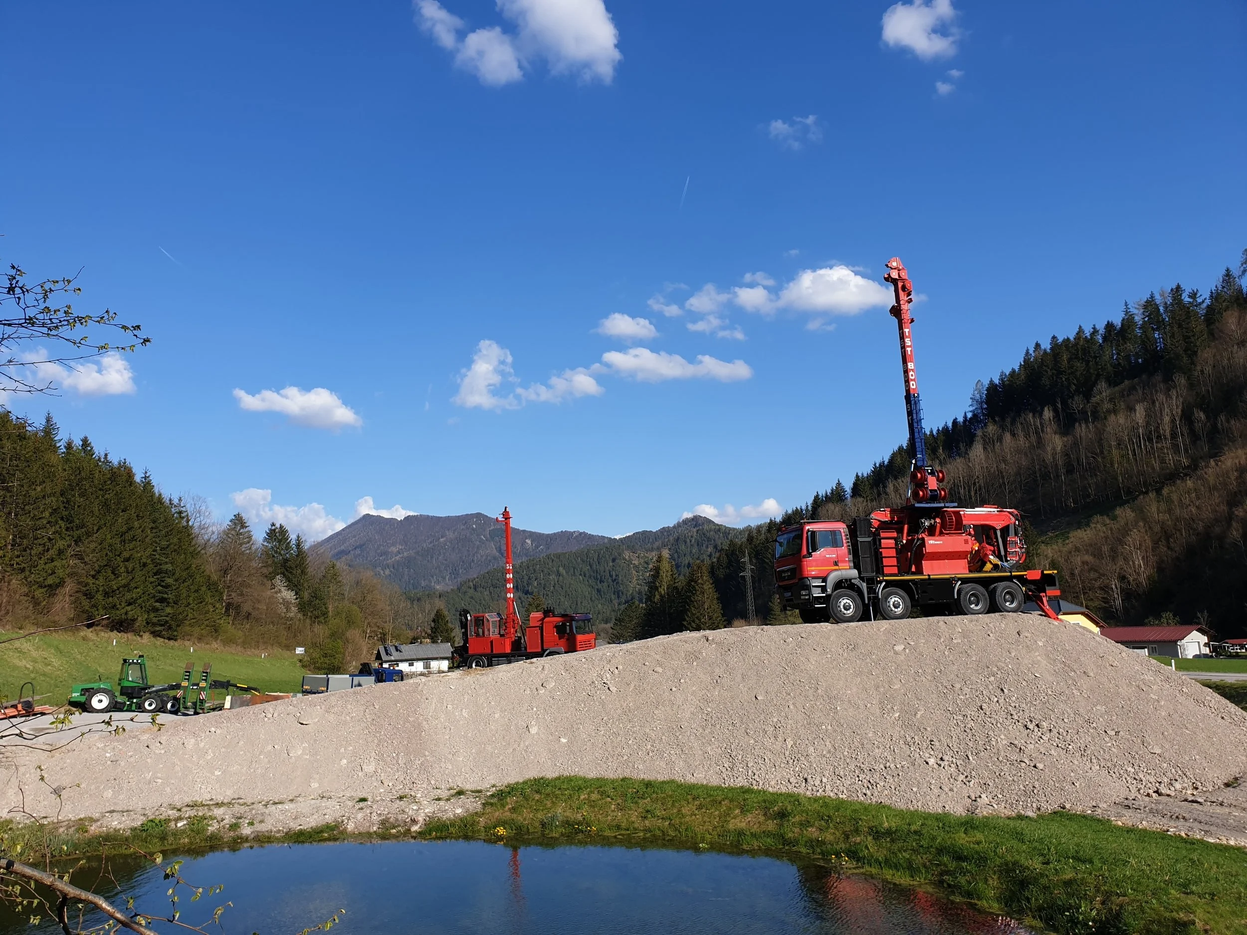Zwei Gebirgsharvester in einem Jahr