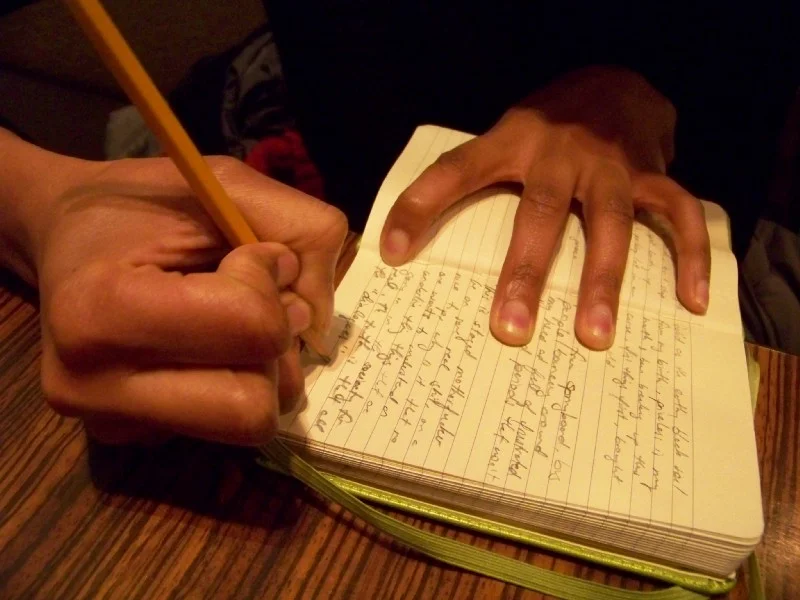 Look at that grip action, she's writing up something GOOD!