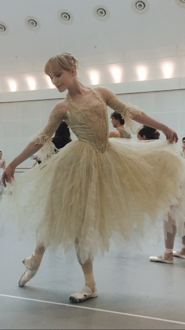 Elizabeth 'Frankenstein' (Sarah Lamb)