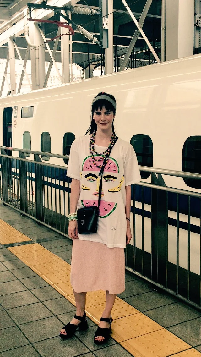 I'm in loose and colourful clothing. Wearing a slight heel as had a slight calf scare in lasts night show of 'Giselle'. 