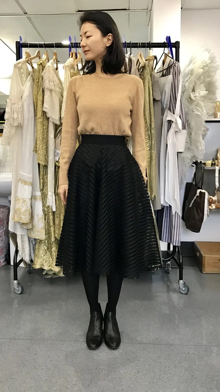 YUHUI THE FOOTWEAR- Yuhui wears flat pixi boots to go with her preppy look - m.zara.com TOP- www.bananarepublic.co.uk SKIRT- Japanese vintage 
