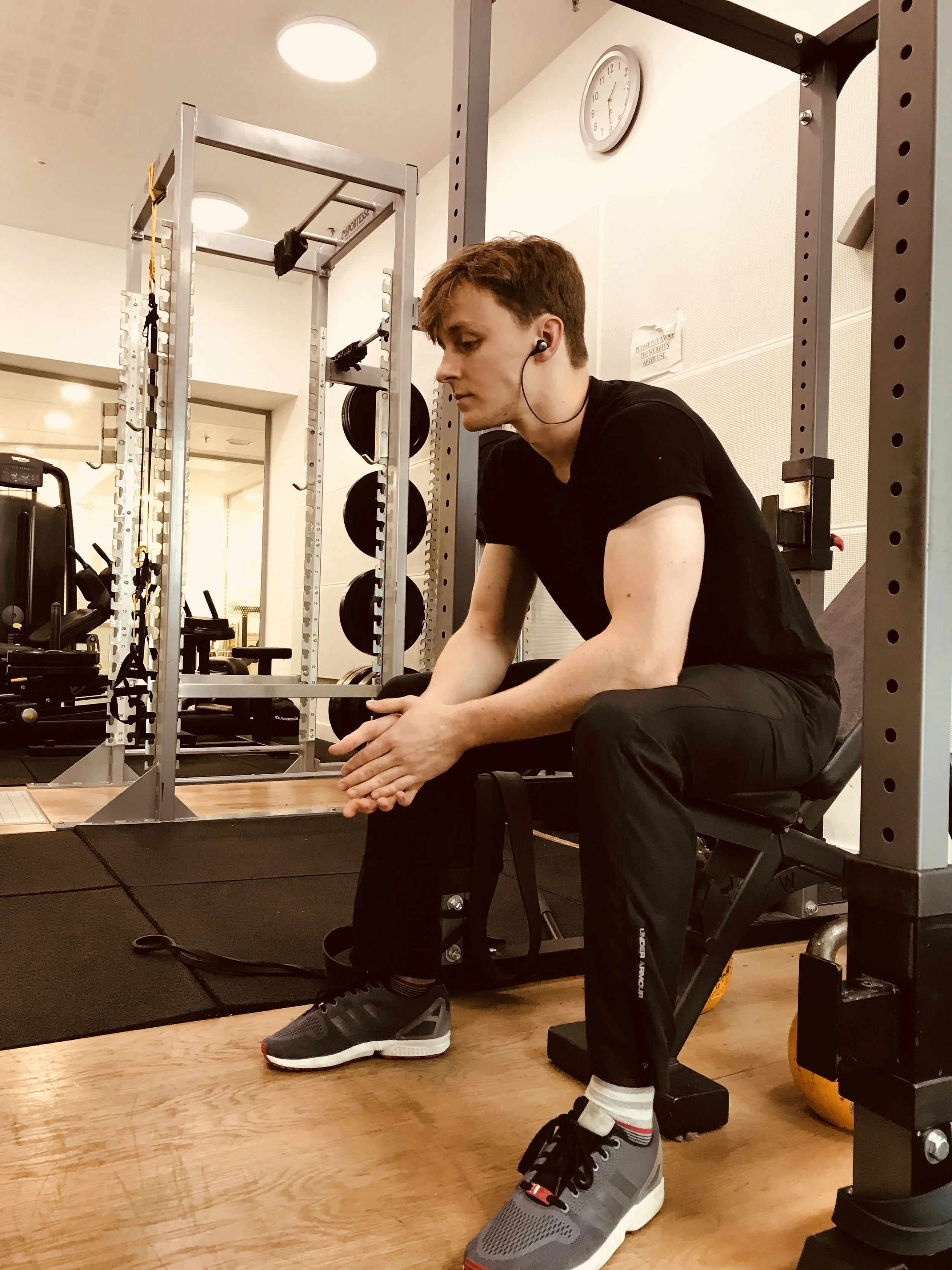 Harry listening to ... Daydream - Medasin https://open.spotify.com/track/6DEDhjTllUrPw29BivTvn2?si=mziK62a1