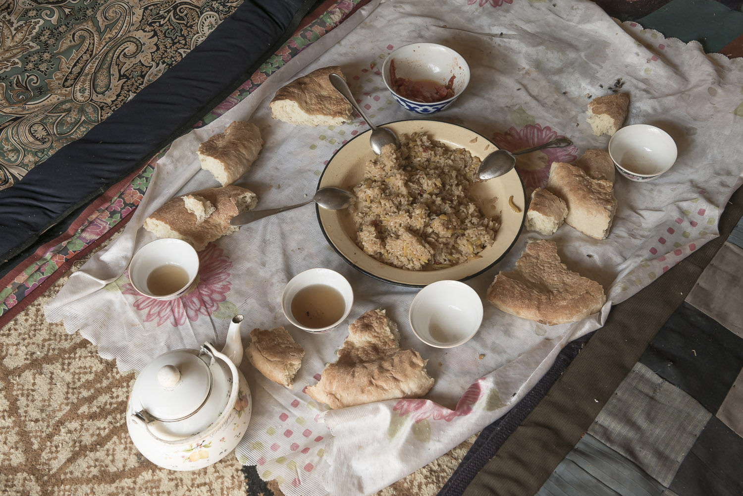 kyrgyzstan-picnic-tea-and-bread-jo-kearney-photography-video.jpg