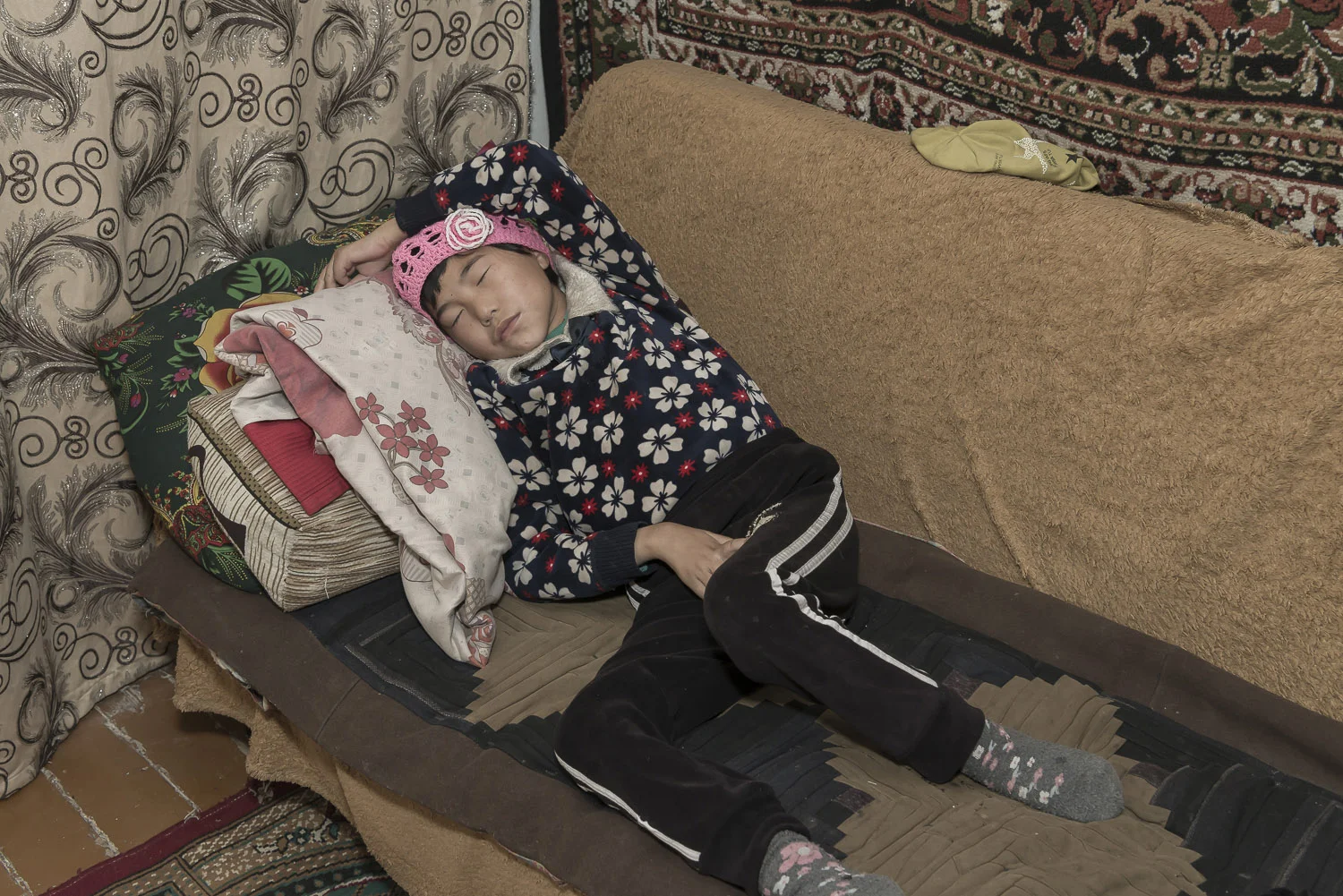 disabled-child-Kyrgyzstan-Balykchy-jo-kearney-photography-video.jpg