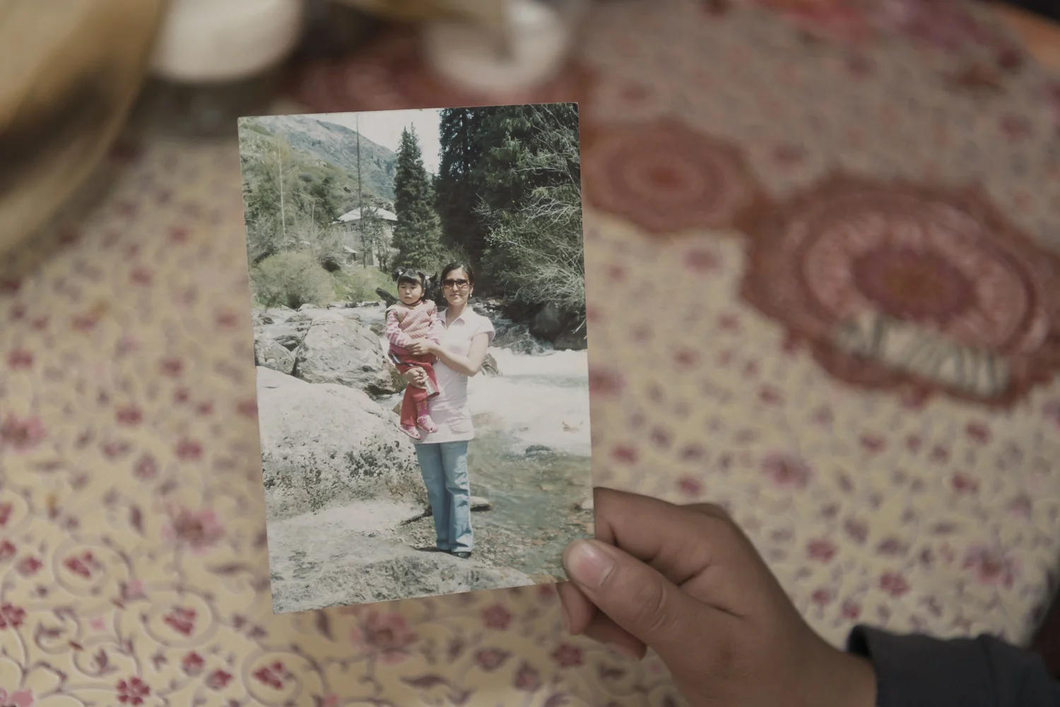 Kyrgyzstan-migrant-workers-grandparent-carers-photograph-mother-jo-kearney-photography-video.jpg
