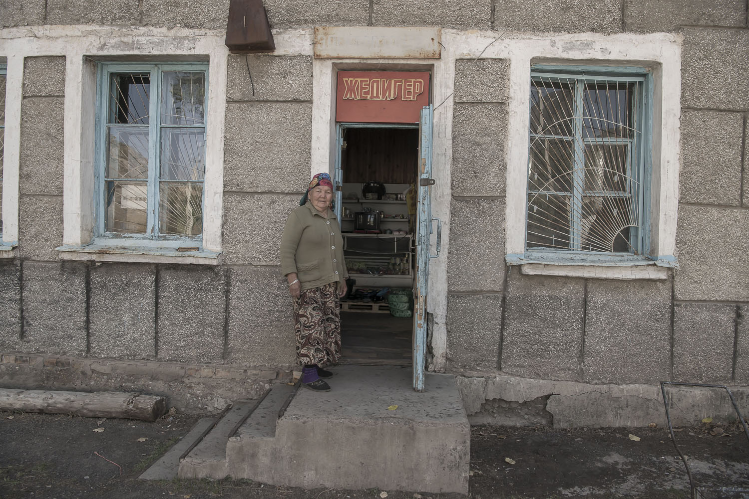 jo-Kearney-videojournalist-photographer-cheltenham-minkush-min-kush-kyrgyzstan-Soviet-Union-oldwoman-kyrgyzwoman-shop-industrialwasteland-uranium-mining-ruins-environment-hazardous-waste.jpg