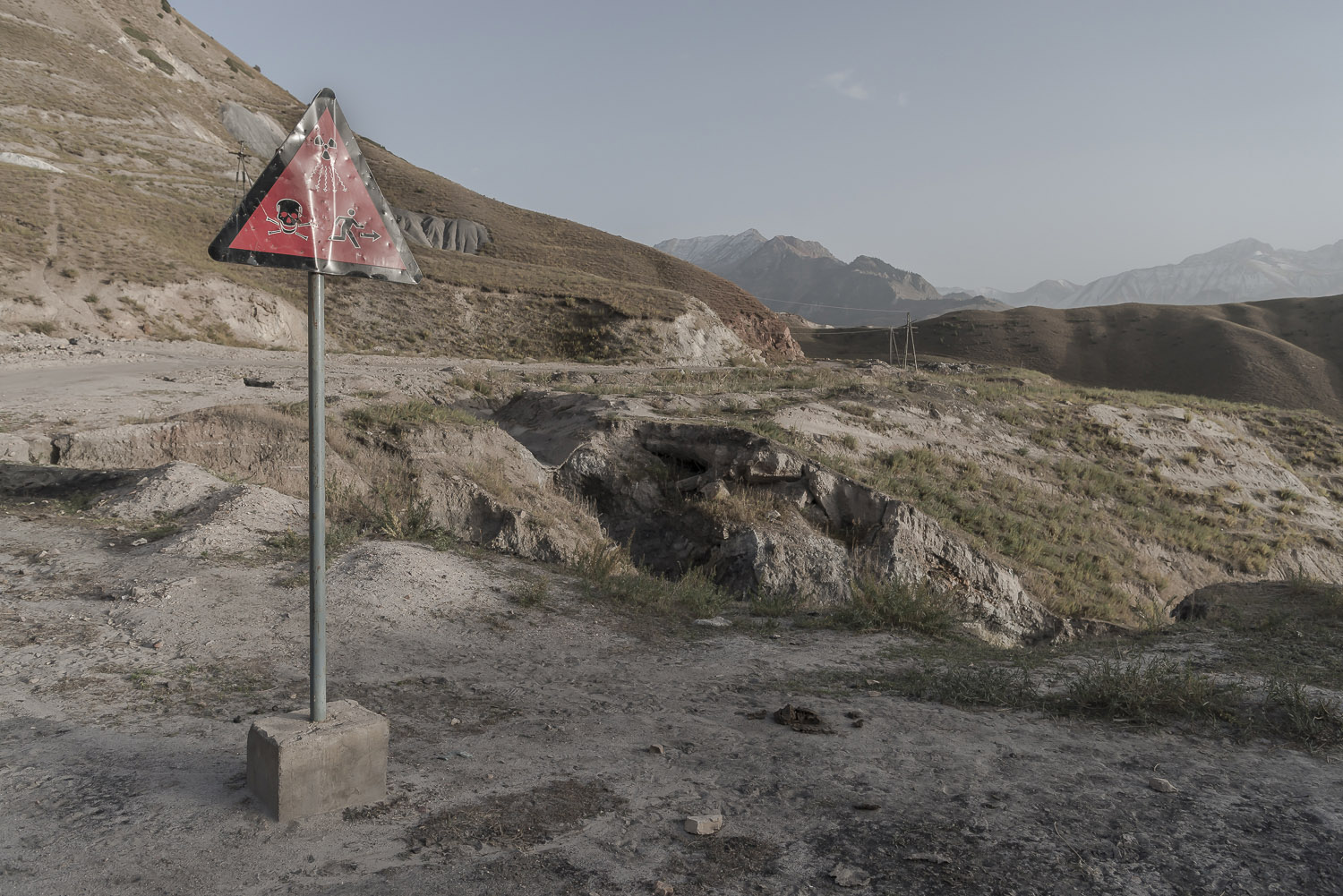 danger-sign-toxic-waste-jo-Kearney-videojournalist-photographer-cheltenham-minkush-min-kush-Soviet-Union-industrialwasteland-uranium-mining-ruins-environment-hazardous-waste.jpg