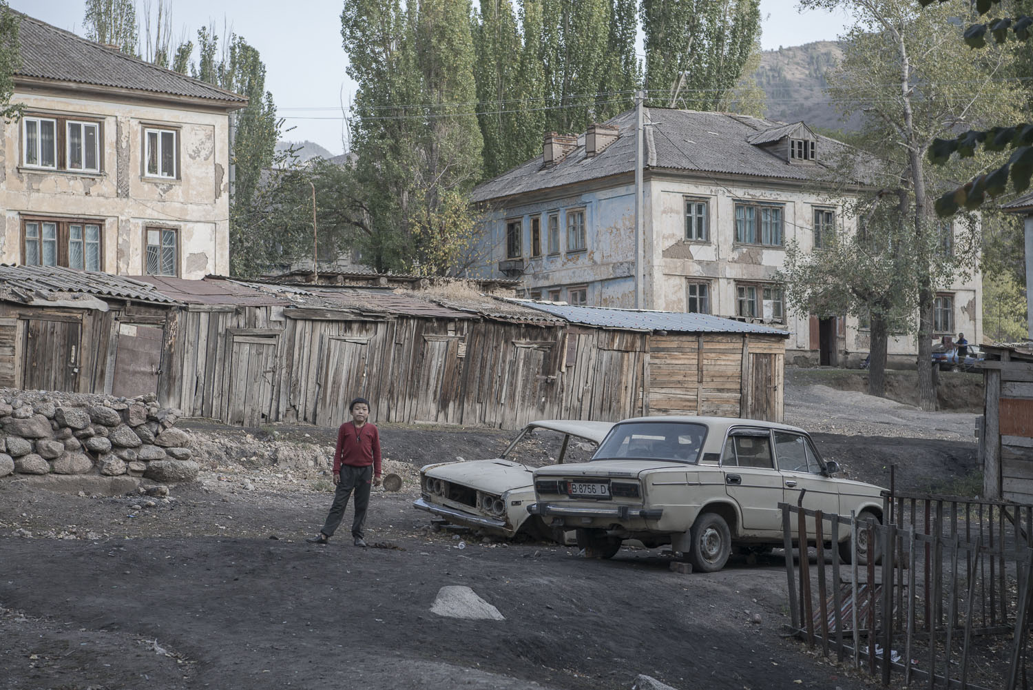 jo-Kearney-videojournalist-photographer-cheltenham-minkush-min-kush-Soviet-Union-industrialwasteland-uranium-mining-ruins-environment-hazardous-waste-ladas-russian-cars.jpg