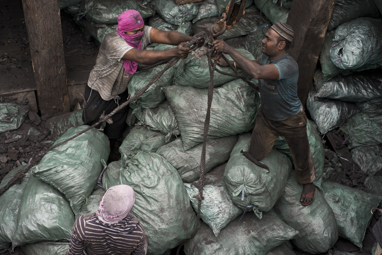 migrants-migrant-workers-charcoal-workers-uae-jo-kearney-photography-video-travel-photography.jpg