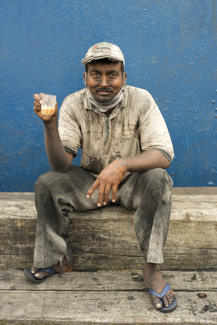 portraits-charcoal-workers-uae-jo-kearney-photography-video-travel-photography-dhows.jpg