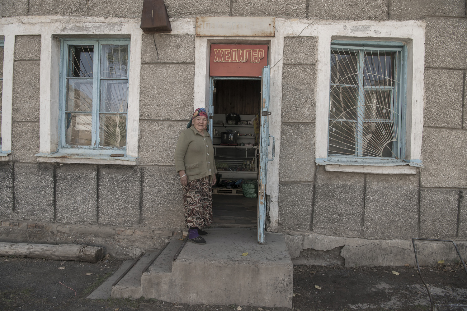 min-kush-soviet-uranium-mining-town-industrial-Russia-Kyrgyzstan-ruins-soviet-sign-jo-kearney-photos-video-photography.soviet-shop-abacus.jpg