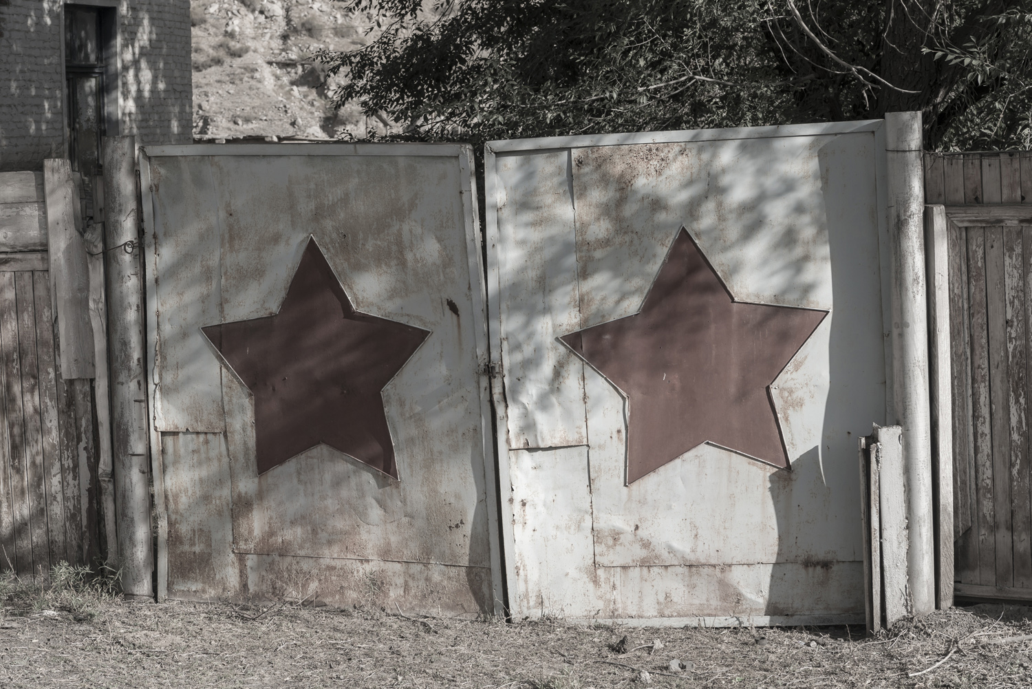 min-kush-soviet-uranium-mining-town-industrial-Russia-Kyrgyzstan-ruins-soviet-sign-jo-kearney-photos-video-photography-red-stars-gates.jpg