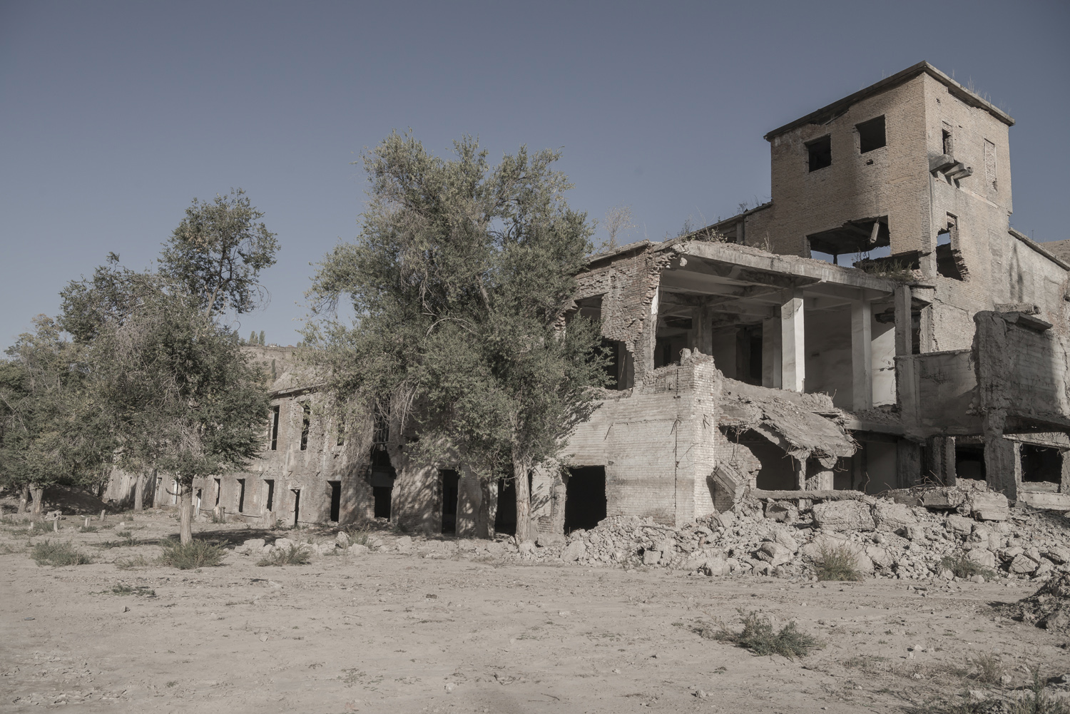 min-kush-soviet-uranium-mining-town-industrial-Russia-Kyrgyzstan-ruins-soviet-sign-jo-kearney-photos-video-photography.ruined-factories.jpg