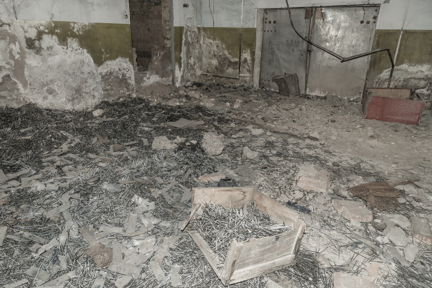 min-kush-soviet-uranium-mining-town-industrial-Russia-Kyrgyzstan-ruins-soviet-sign-jo-kearney-photos-video-photography-pens-pen-factory-soviet-abandonment.jpg