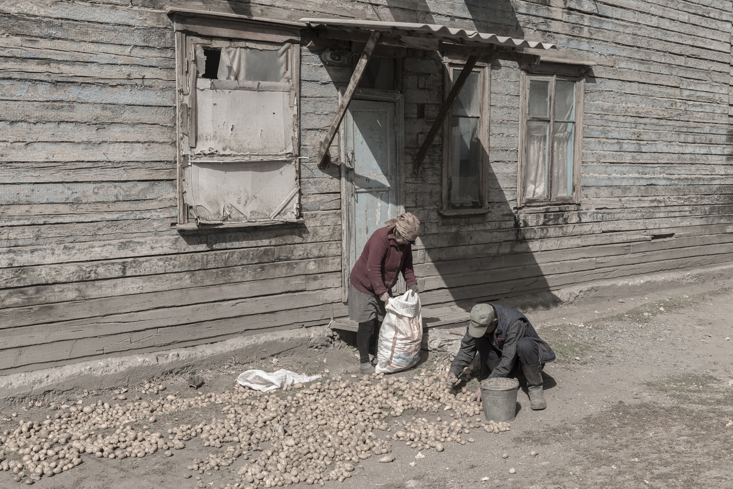 min-kush-soviet-uranium-mining-town-industrial-Russia-Kyrgyzstan-ruins-soviet-sign-jo-kearney-photos-video-photography.potatoes.jpg