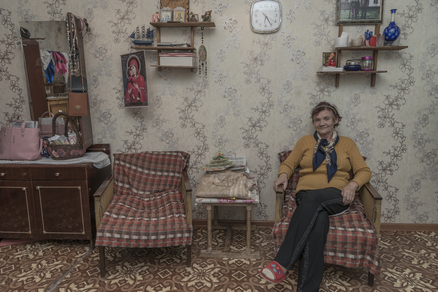 Soviet-Kyrgyzstan-home-elderly-apartment-Balychky-jo-kearney-photography-video.jpg